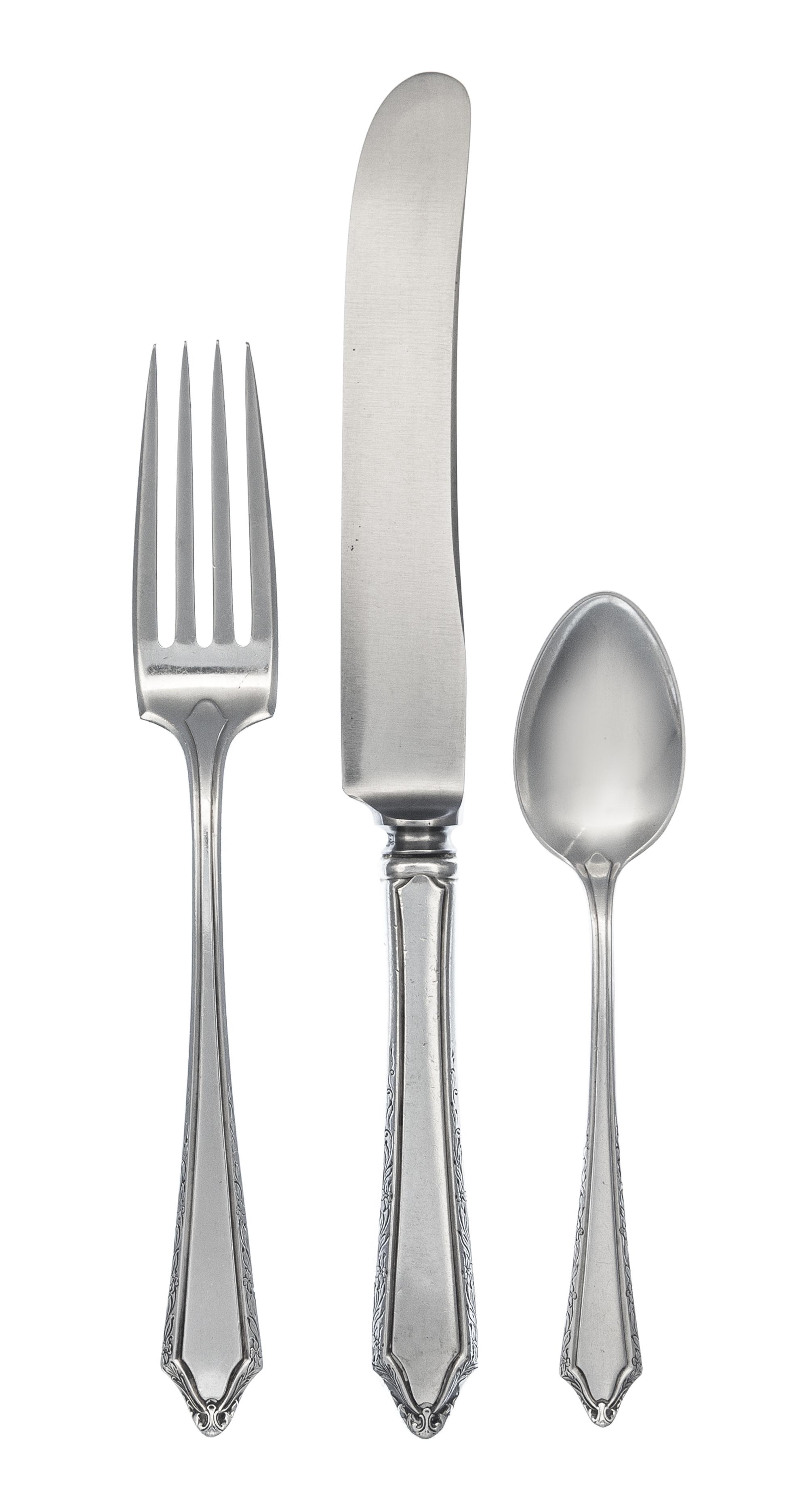 An American Silver Flatware Service, Towle Silversmiths, Newburyport, MA, Virginia Carvel pattern, comprising: 6 dinner knives 6 dinner