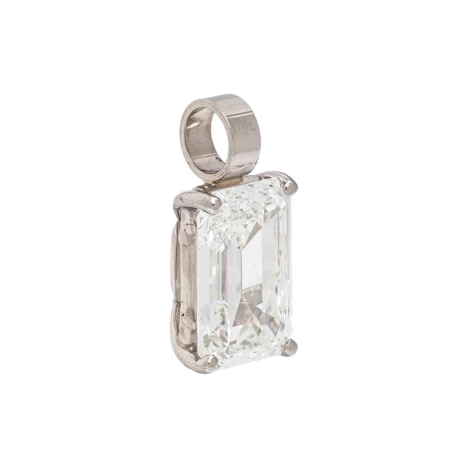 EMERALD CUT DIAMOND PENDANT