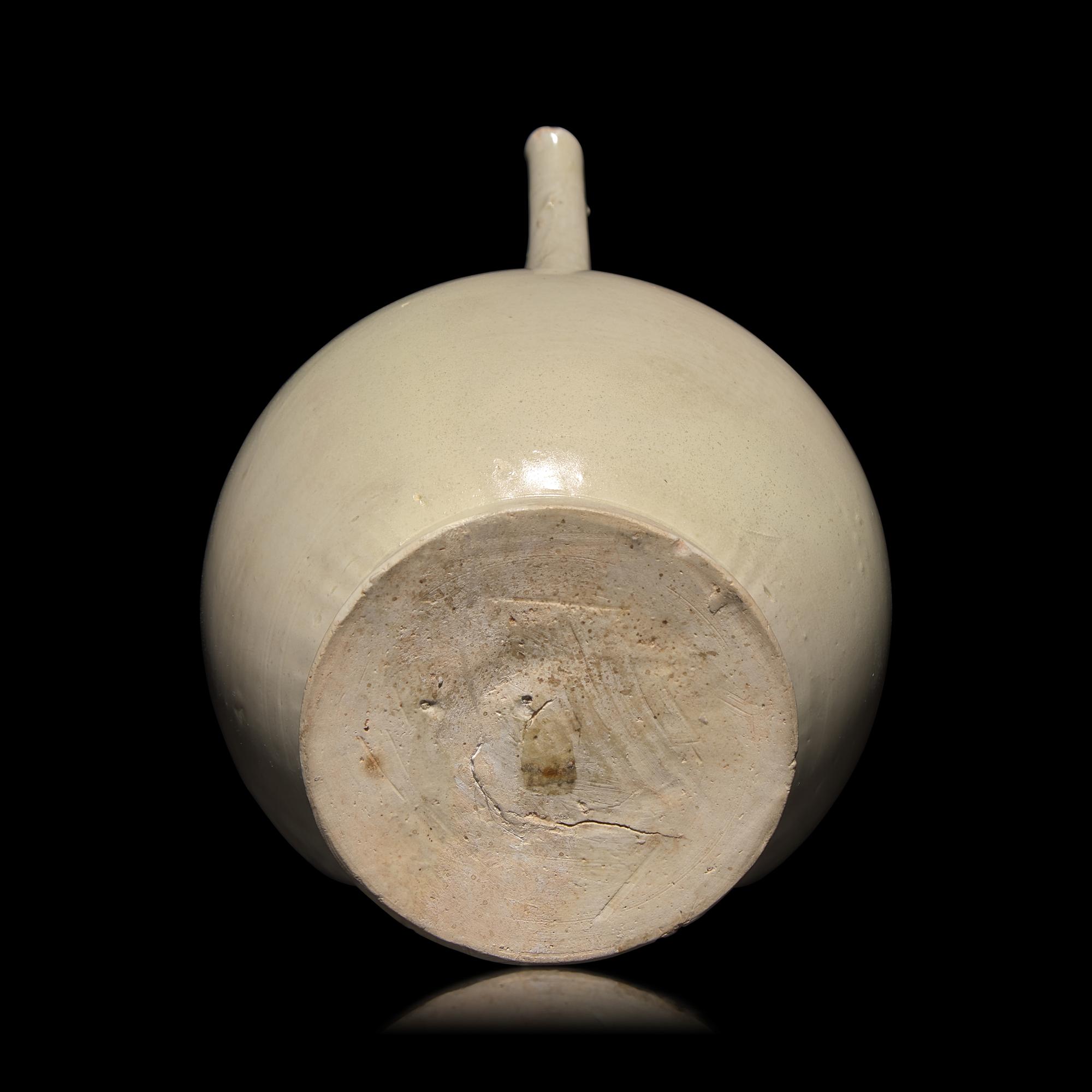 A Chinese Ding-Type White Glazed Ewer, Northern Song Dynasty — 北宋 仿定窯白釉執壺