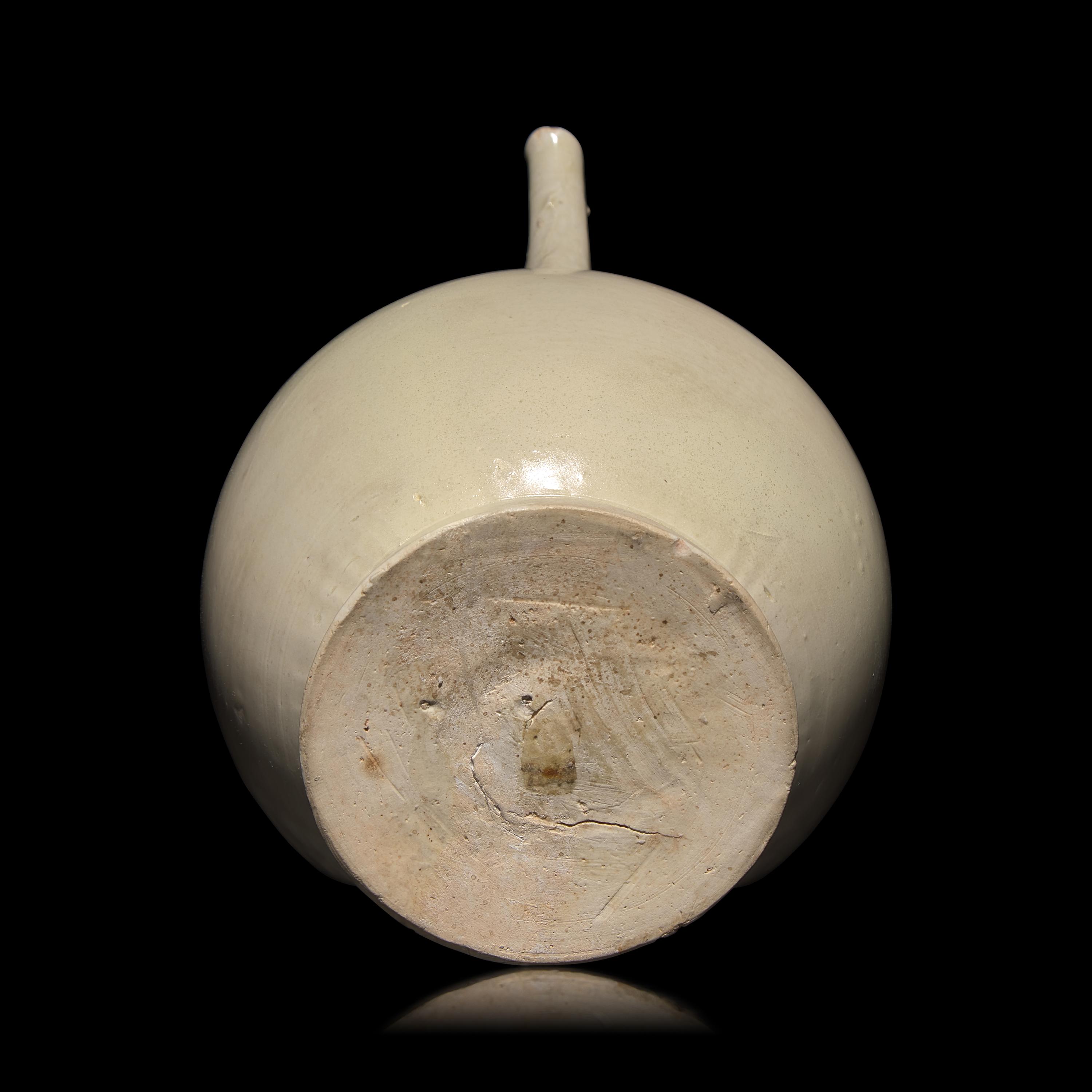 A Chinese Ding-Type White Glazed Ewer, Northern Song Dynasty — 北宋 仿定窯白釉執壺
