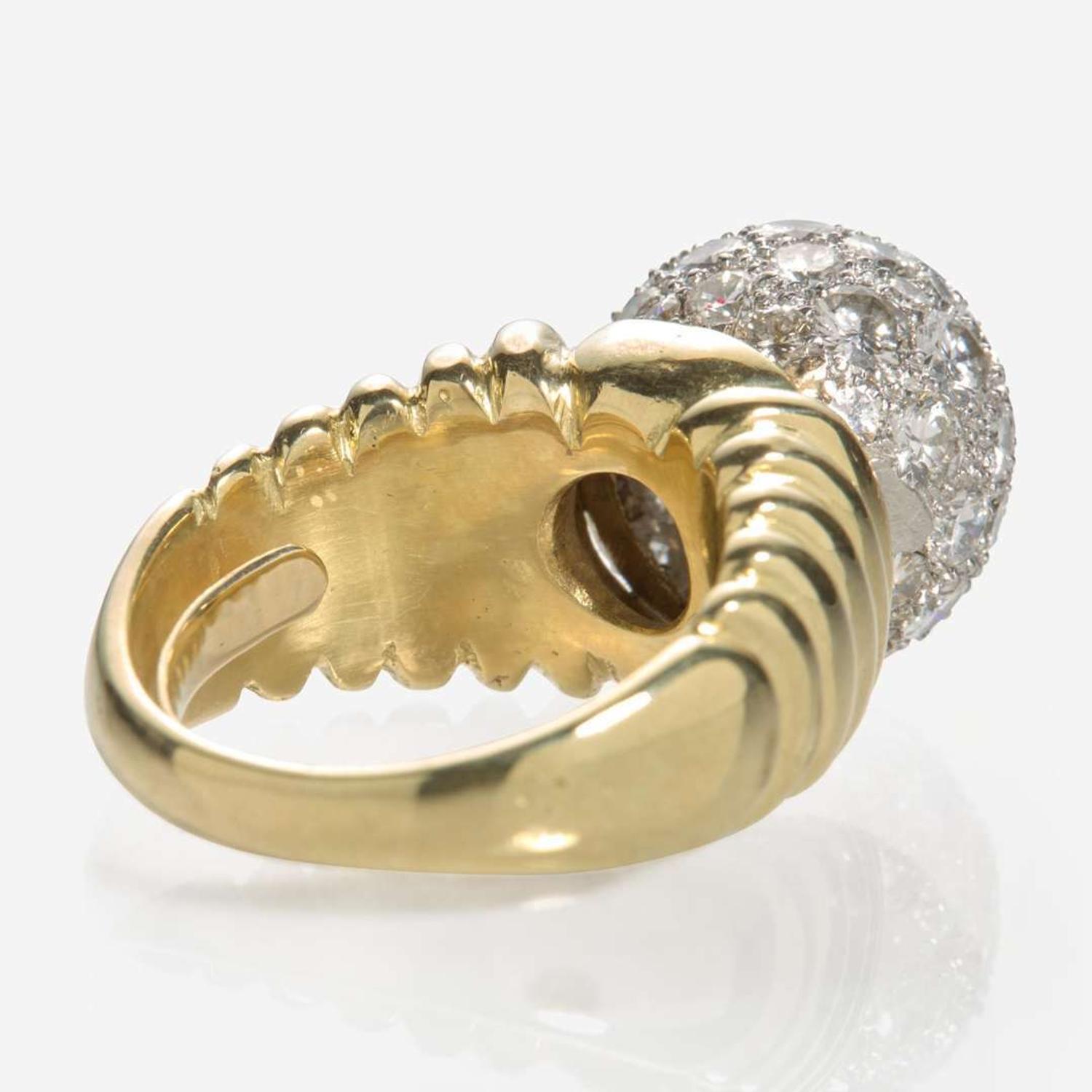 An 18K Yellow Gold and Pavé Diamond Ring