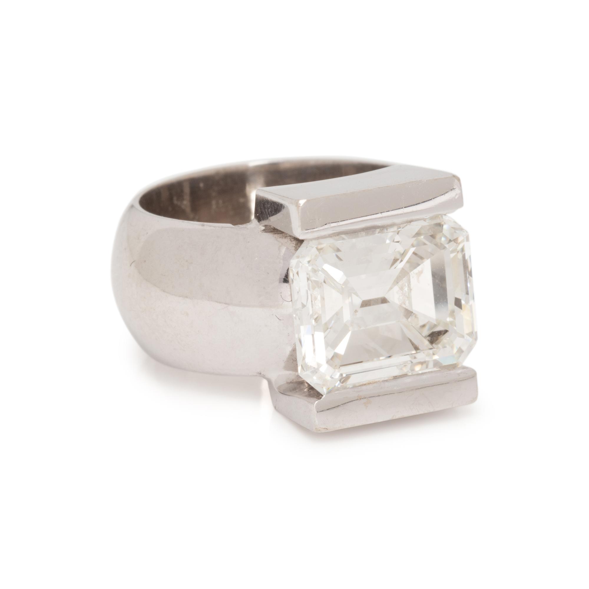 DIAMOND RING