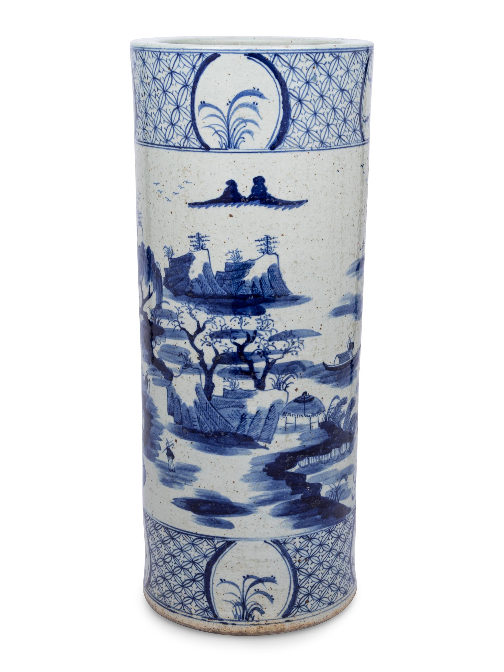 A Chinese Export Blue and White Porcelain Umbrella Stand