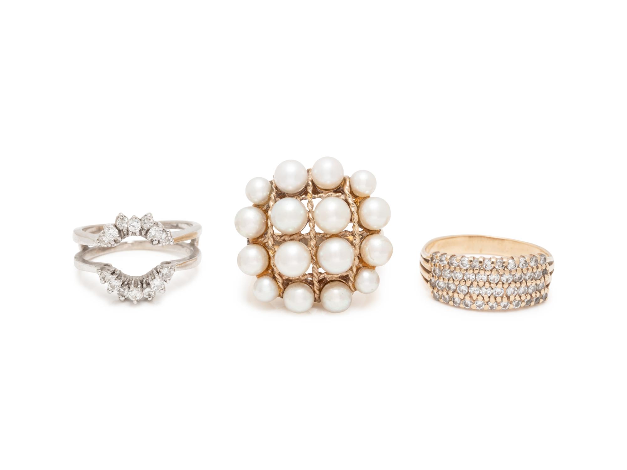 COLLECTION OF GOLD, DIAMOND AND PEARL RINGS