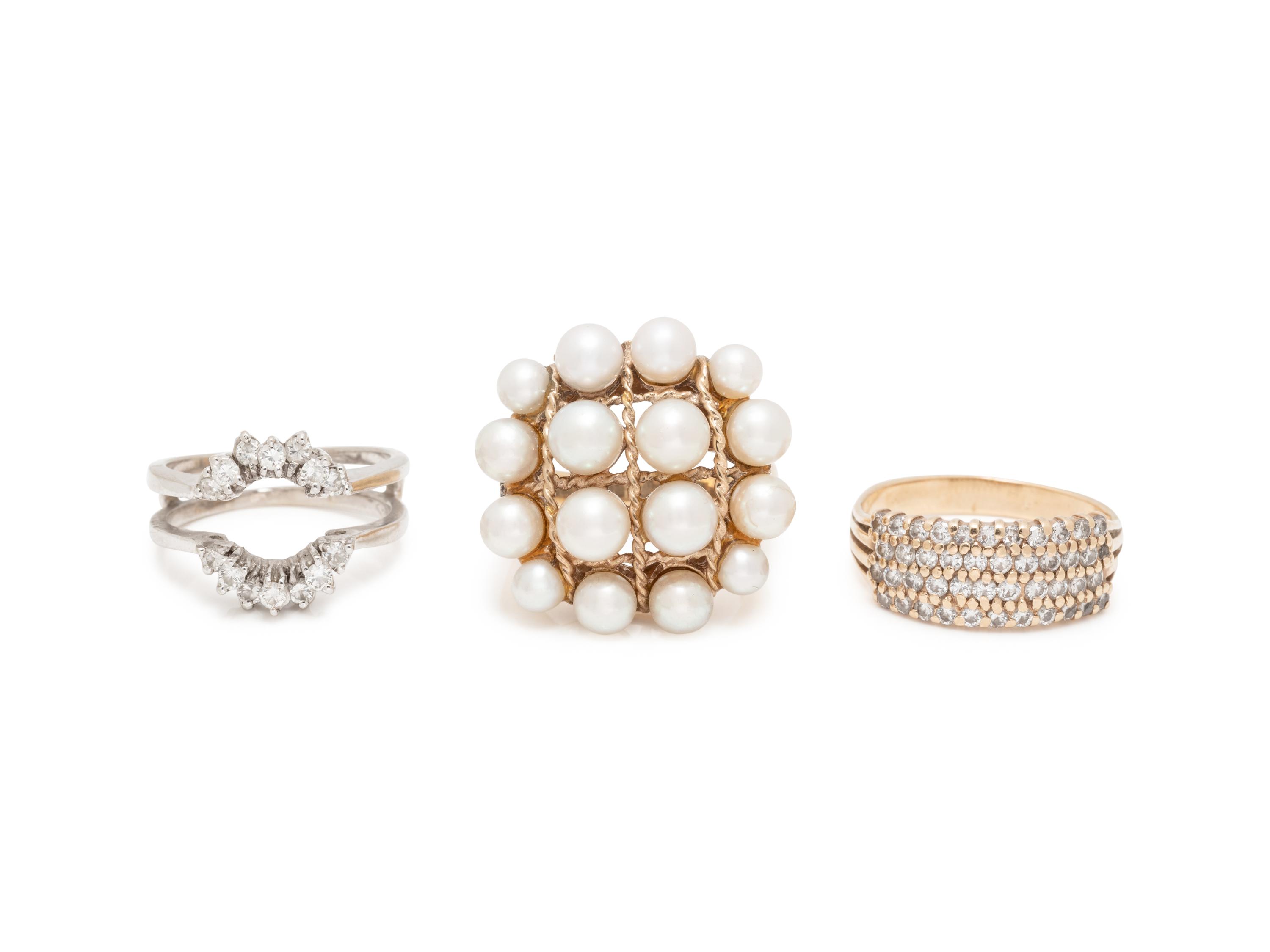 COLLECTION OF GOLD, DIAMOND AND PEARL RINGS