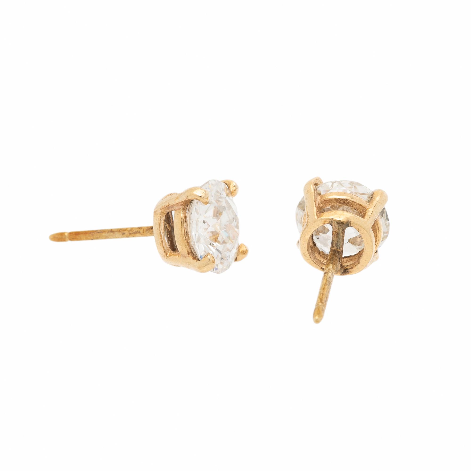 DIAMOND STUD EARRINGS