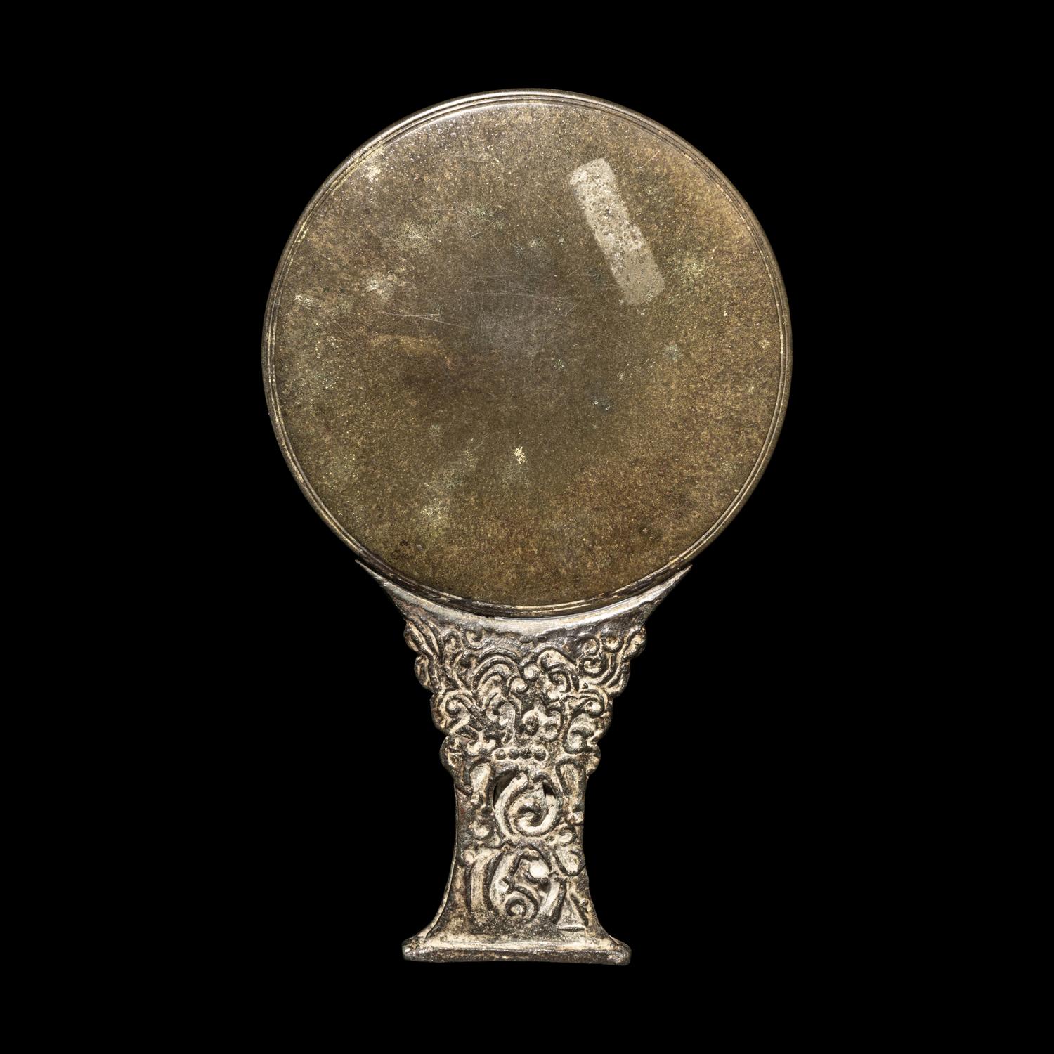 An Indonesia Bronze Mirror, Eastern Java, 10th-11th Century 印尼東爪窪10-11世紀 青銅手把鏡