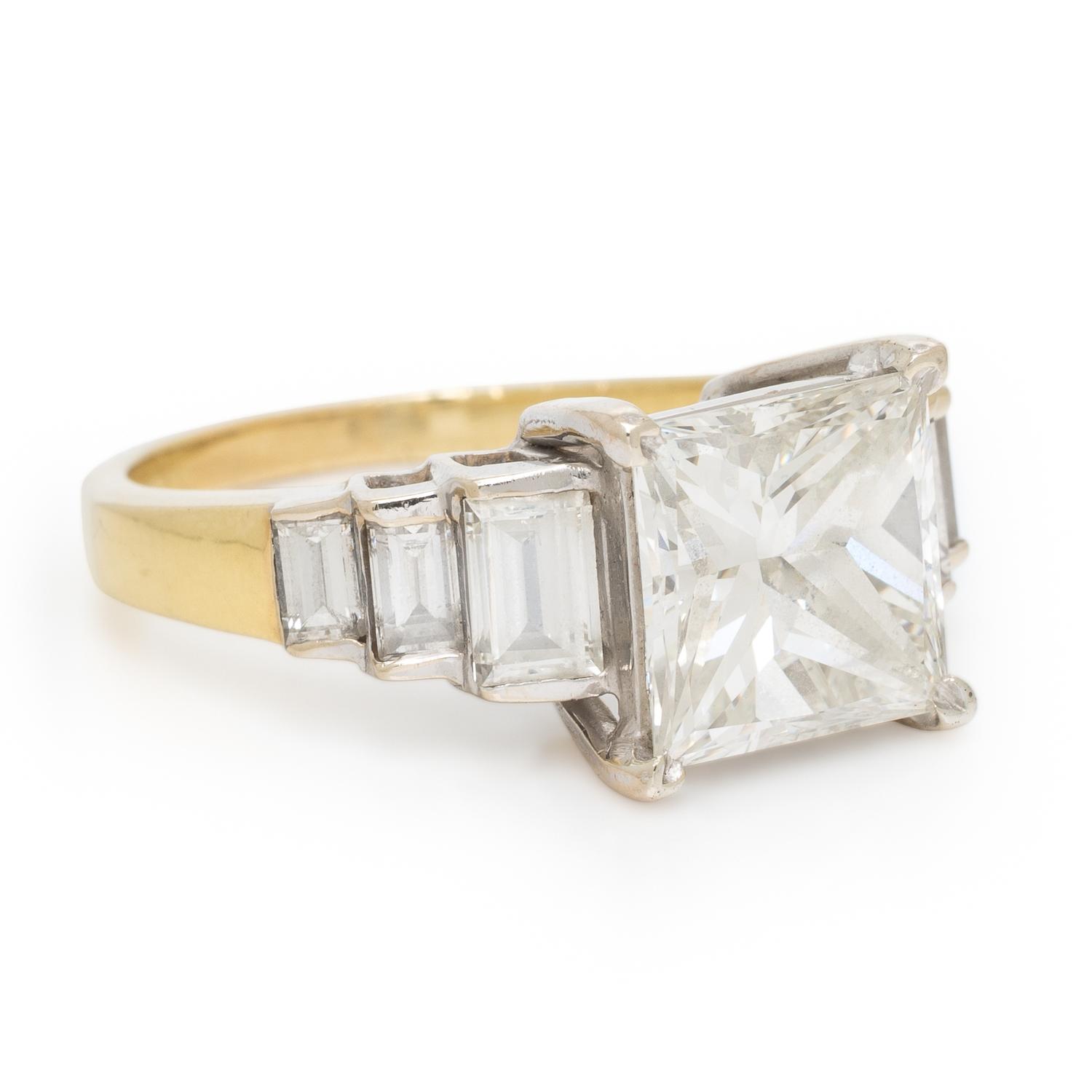 DIAMOND AND BICOLOR GOLD RING