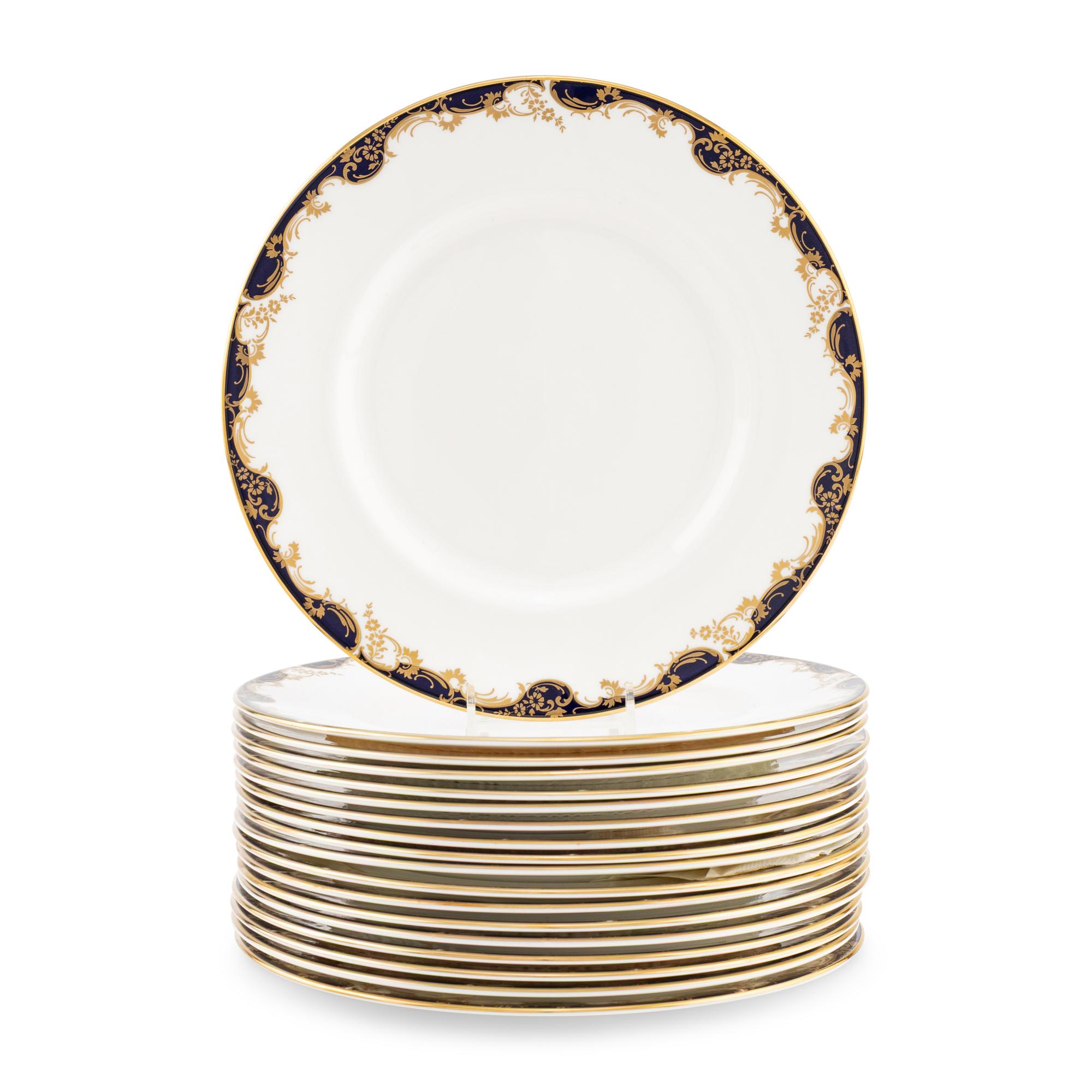 A Set of Eighteen Mintons Versailles Porcelain Dinner Plates
