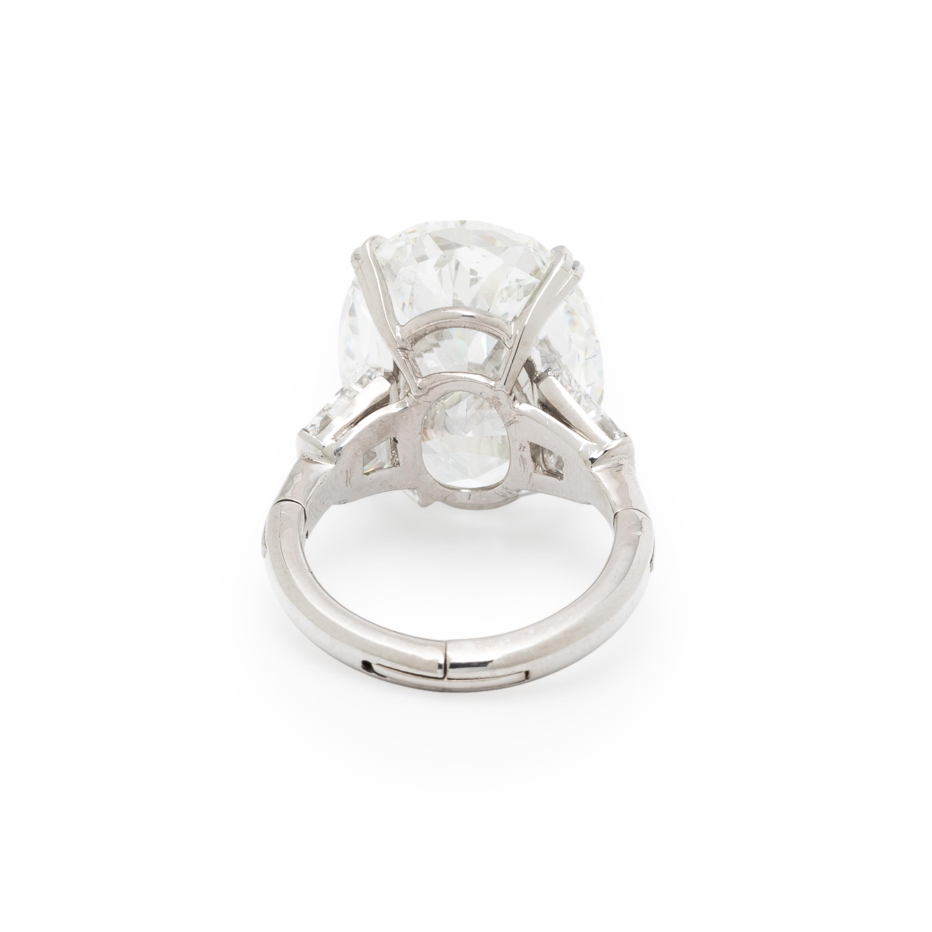 GRAFF, AN IMPORTANT OVAL DIAMOND RING