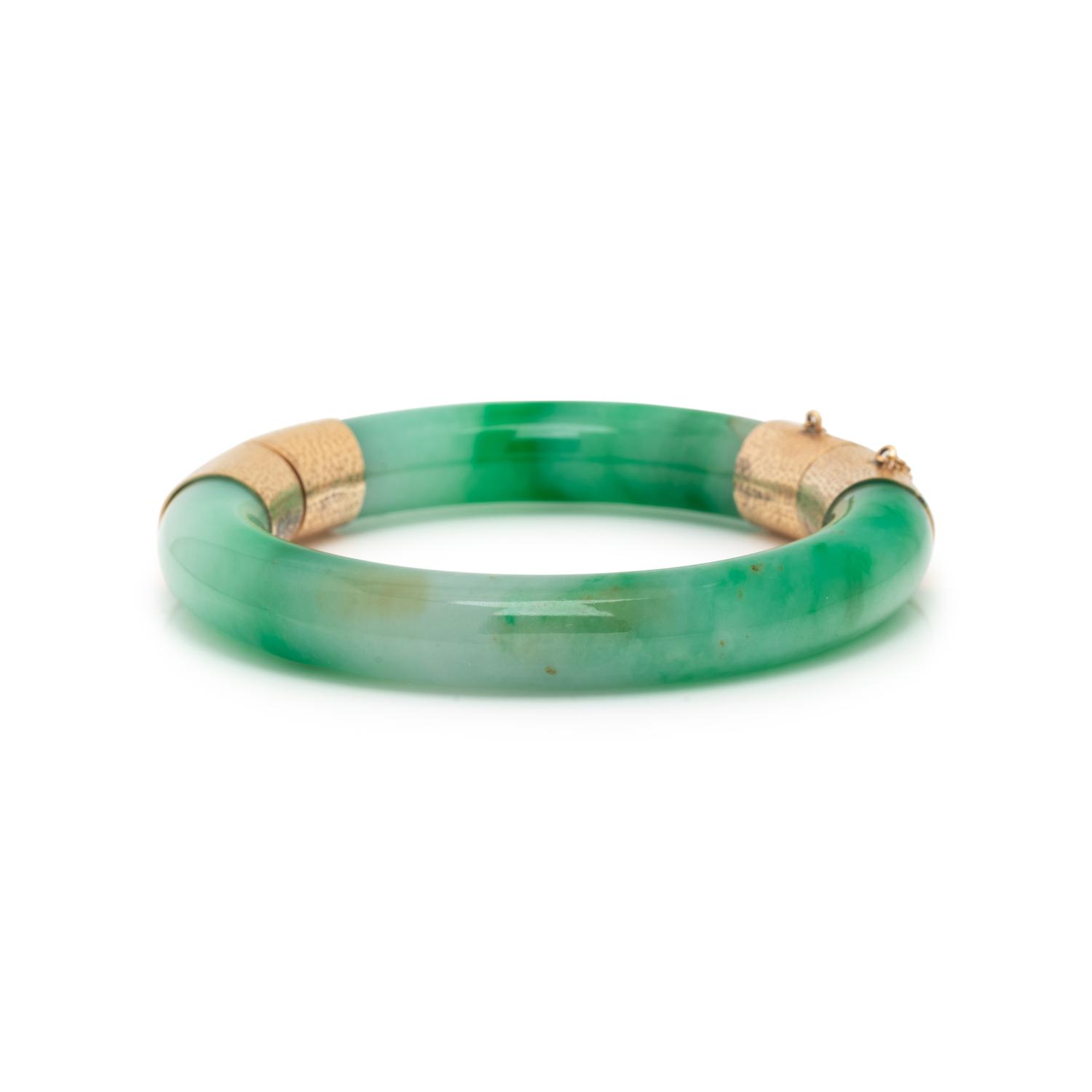 YELLOW GOLD AND JADE BANGLE BRACELET