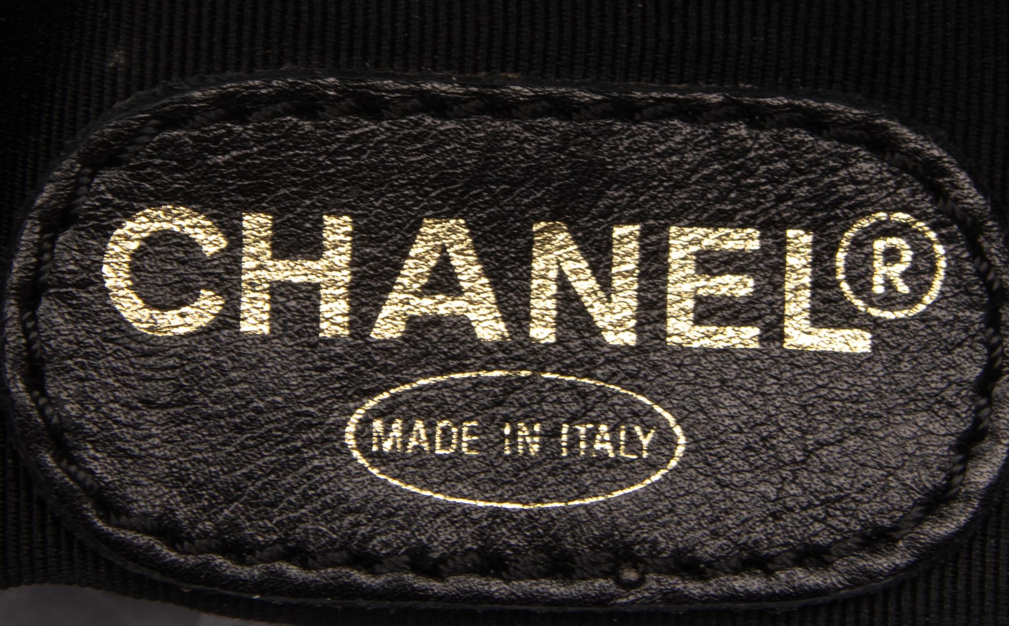 CHANEL, PATENT LEATHER SHOULDER BAG
