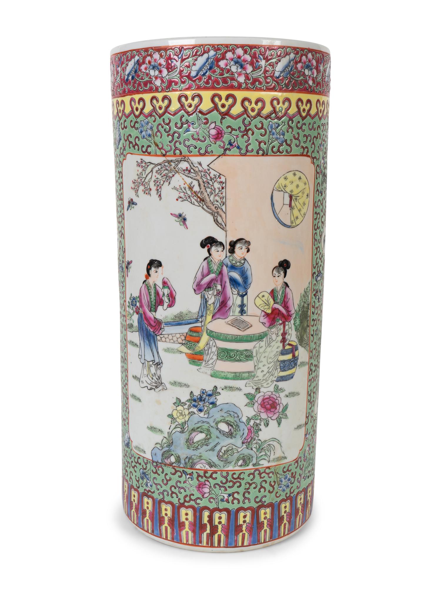A Chinese Export Famille Rose Porcelain Umbrella Stand — 20TH CENTURY