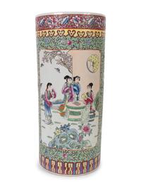 A Chinese Export Famille Rose Porcelain Umbrella Stand — 20TH CENTURY