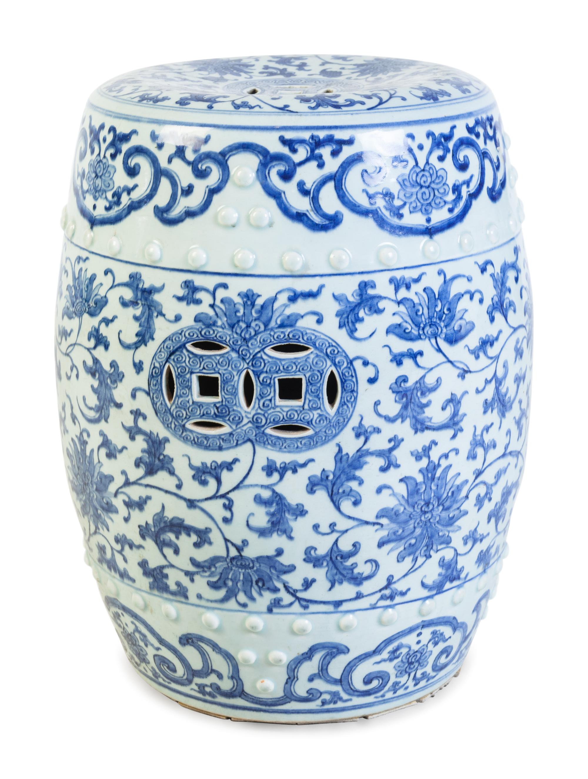 A Chinese Export Porcelain Garden Seat