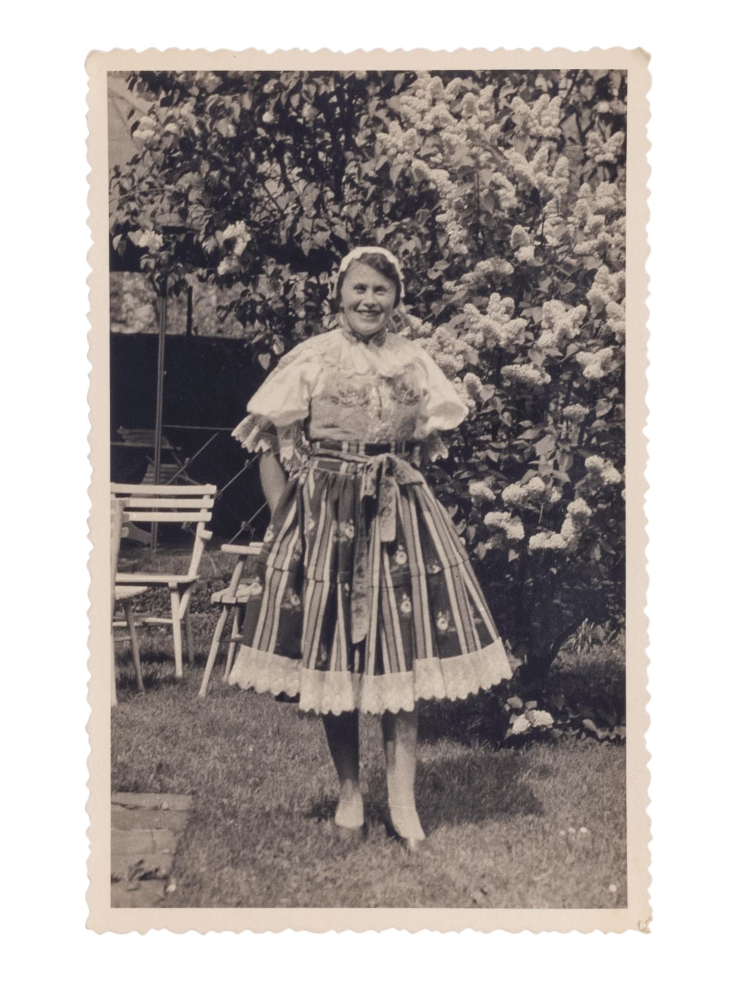 [KAUFMAN, Enit Zerner (1897-1961)] – An archive of material related to Enit Kaufman’s artistic career, including a group of ALSs from Anton Hanak to Kaufman, ALSs to her husband Edward ca 1944, files of carbon copies, exhibition announcements, official photographs of her paintings and portraits, photographs, press clippings, drafts of written works, costumes, and 27 books. Including a small group of notes and books inscribed by educator and reformer Dorothy Canfield Fisher.