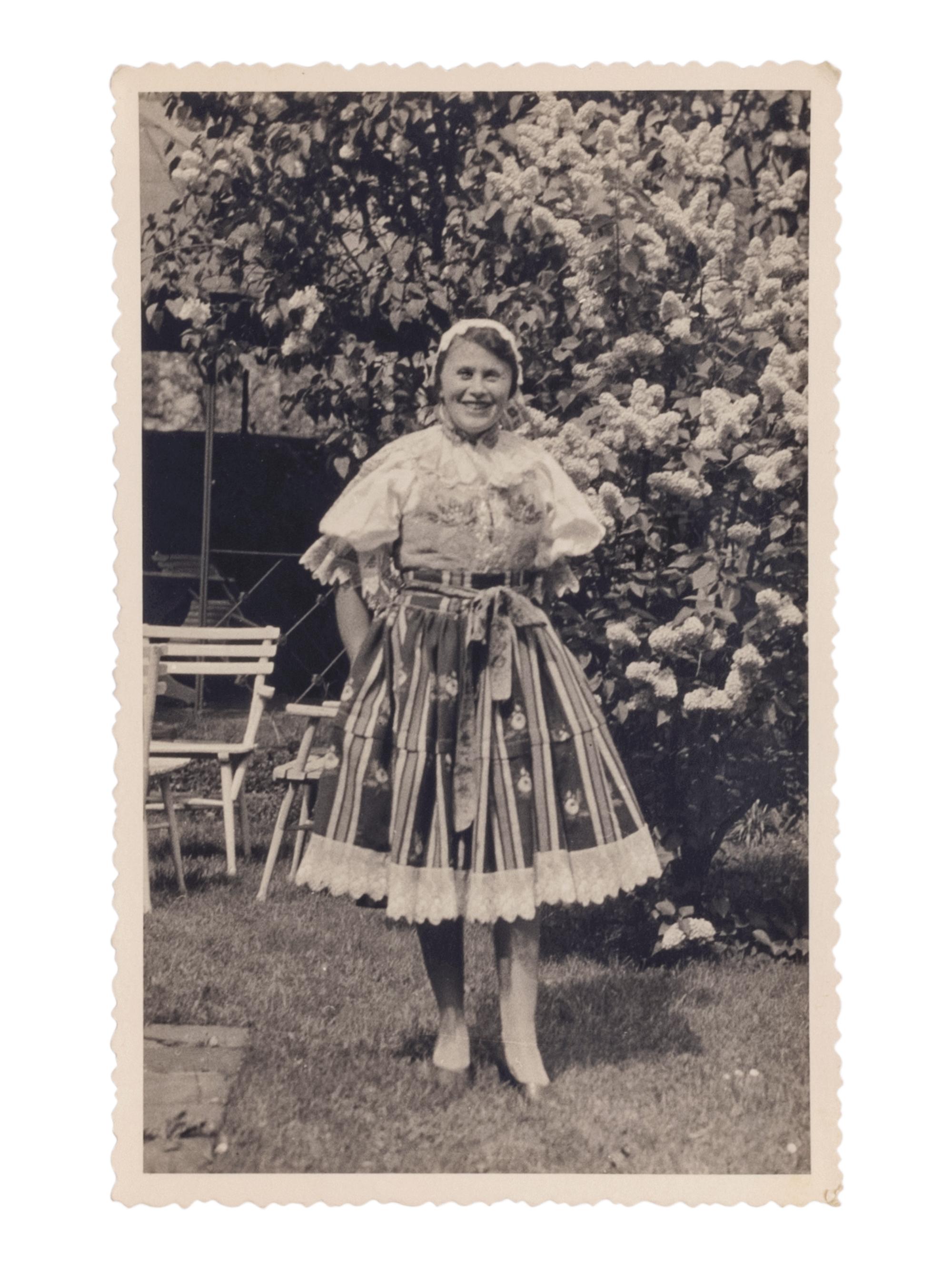 [KAUFMAN, Enit Zerner (1897-1961)] – An archive of material related to Enit Kaufman’s artistic career, including a group of ALSs from Anton Hanak to Kaufman, ALSs to her husband Edward ca 1944, files of carbon copies, exhibition announcements, official photographs of her paintings and portraits, photographs, press clippings, drafts of written works, costumes, and 27 books. Including a small group of notes and books inscribed by educator and reformer Dorothy Canfield Fisher.