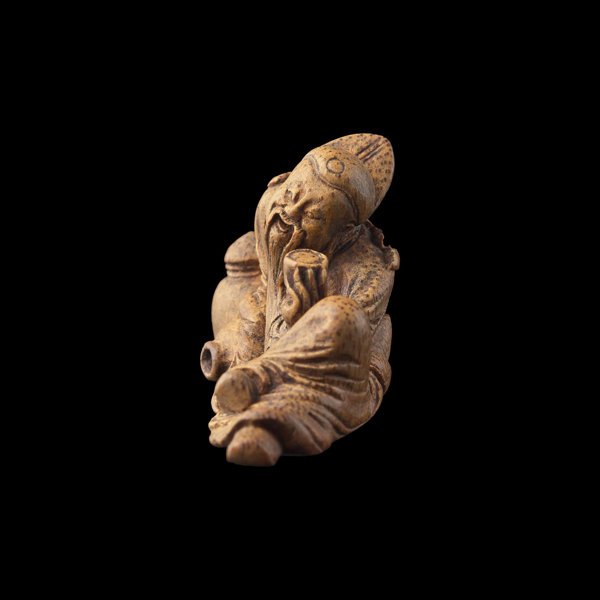 A Small Chinese Carved Bamboo Figure of Li Bai, 18th Century or Later 清中期或以後 竹雕太白醉酒
