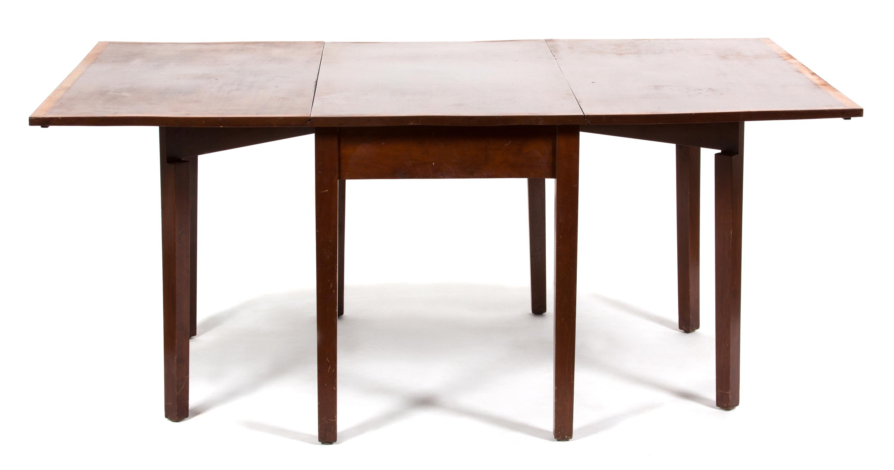 A Federal Style Mahogany Drop Leaf Dining Table — 20TH CENTURY