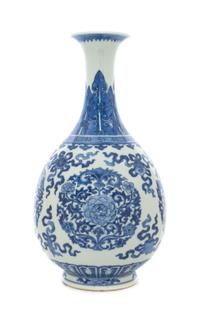 A Chinese Blue and White Porcelain Yuhuchunping Vase 18TH/19TH CENTURY Height 11 1/2 inches. — 18TH/19TH CENTURY