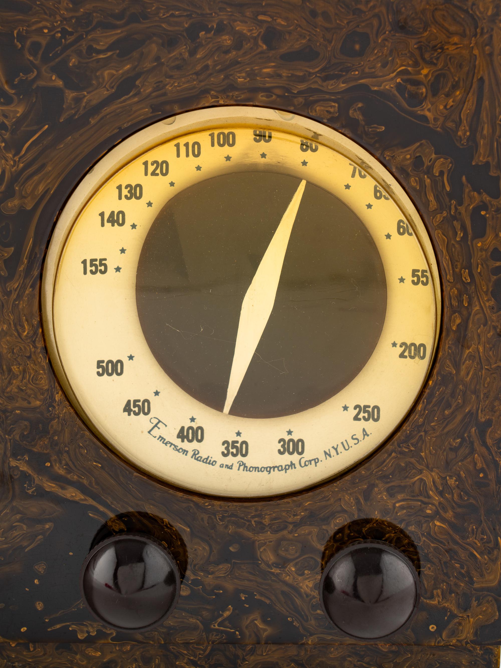 An Emerson Patriot Aristocrat 400 Radio