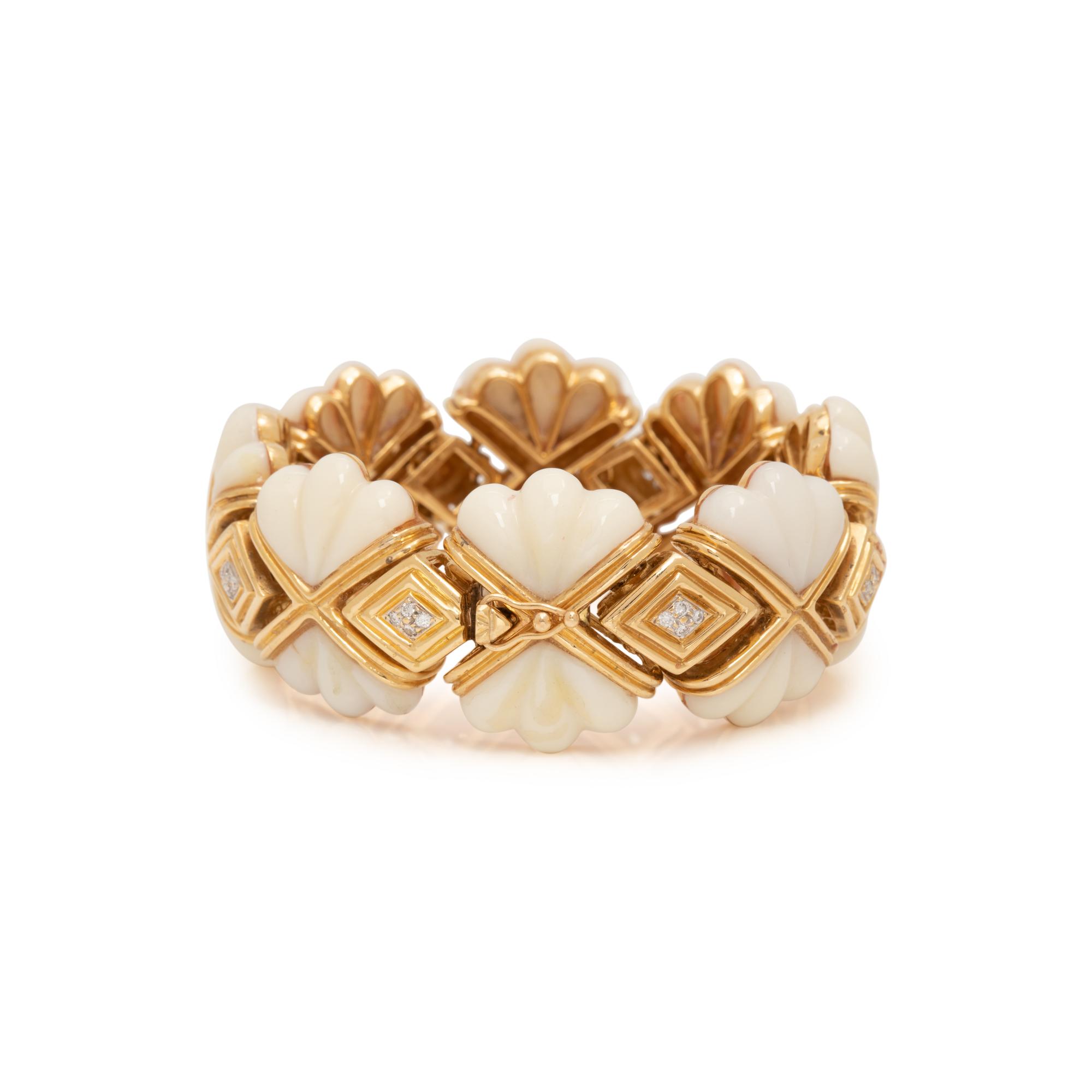 YELLOW GOLD, WHITE CORAL AND DIAMOND BRACELET