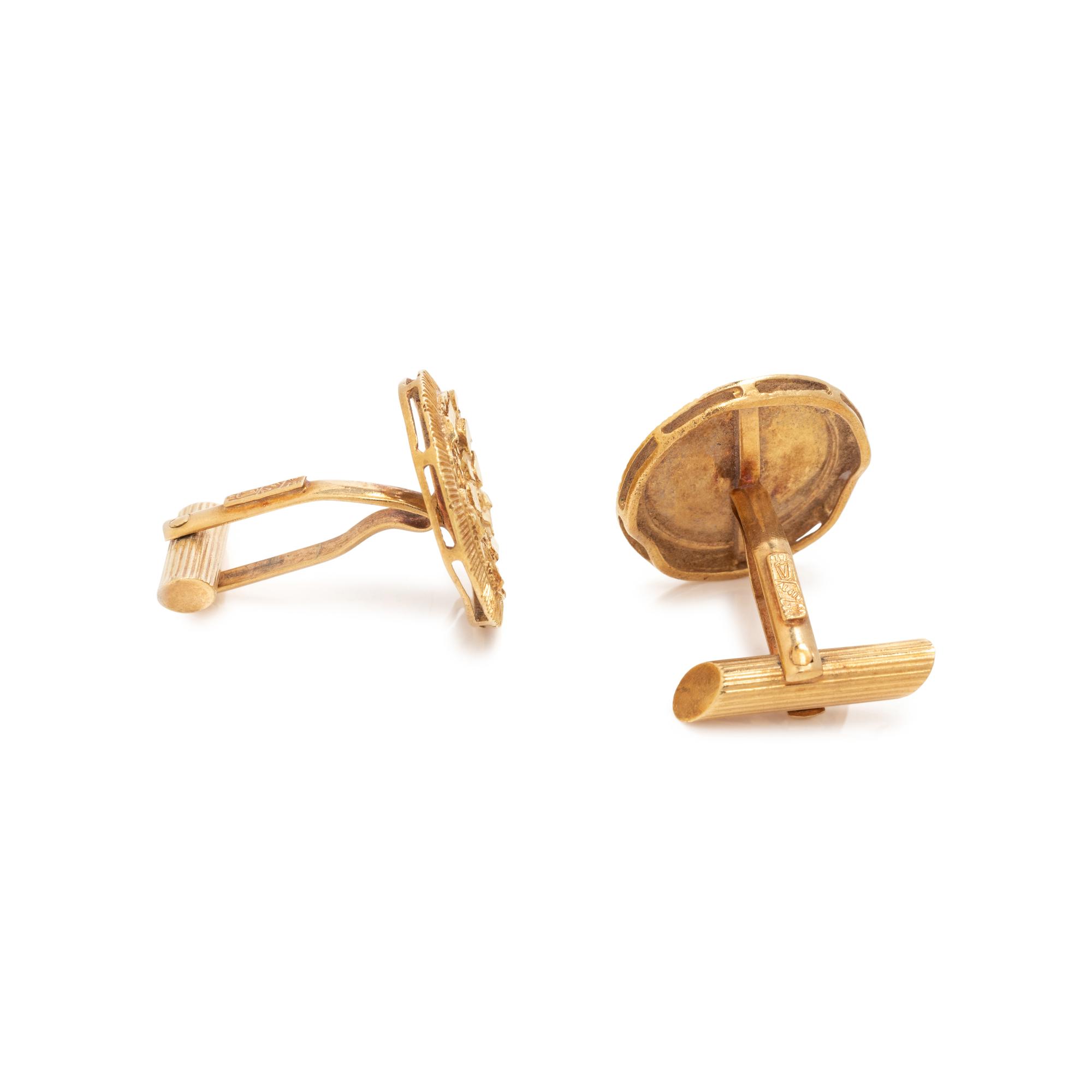A PAIR OF YELLOW GOLD CUFFLINKS