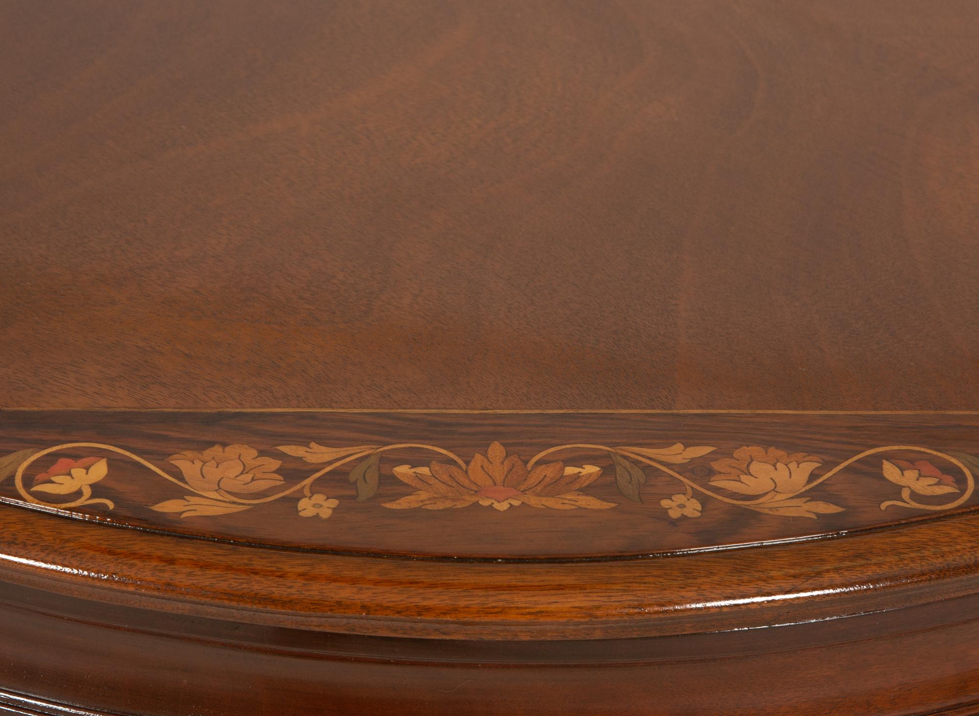 A Regency Style Circular Mahogany Center Table