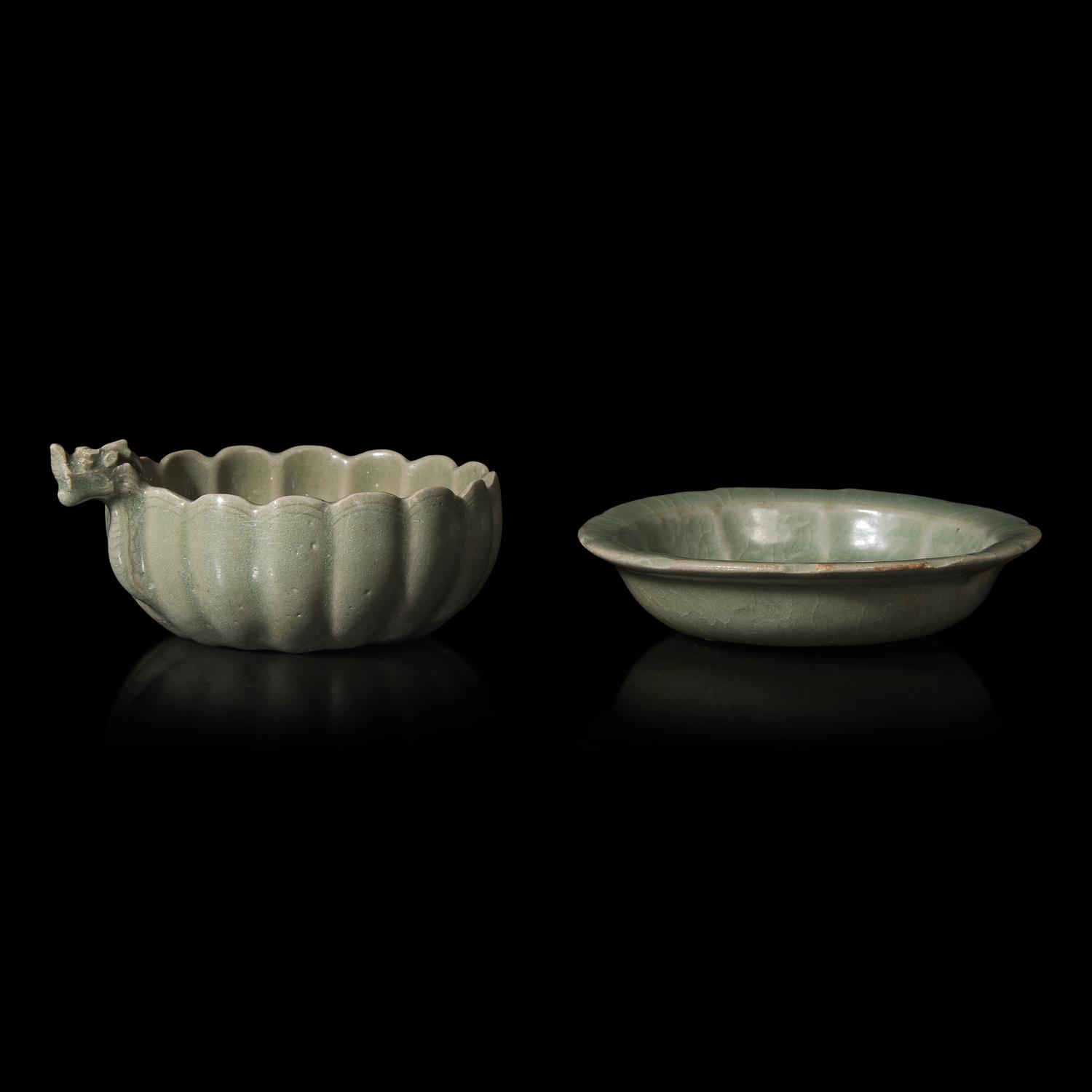 Two Small Korean Celadon Lobed Articles, 12th-13th Century 十二-十三世紀 高麗青瓷龍首菊瓣杯及花瓣小碟各一