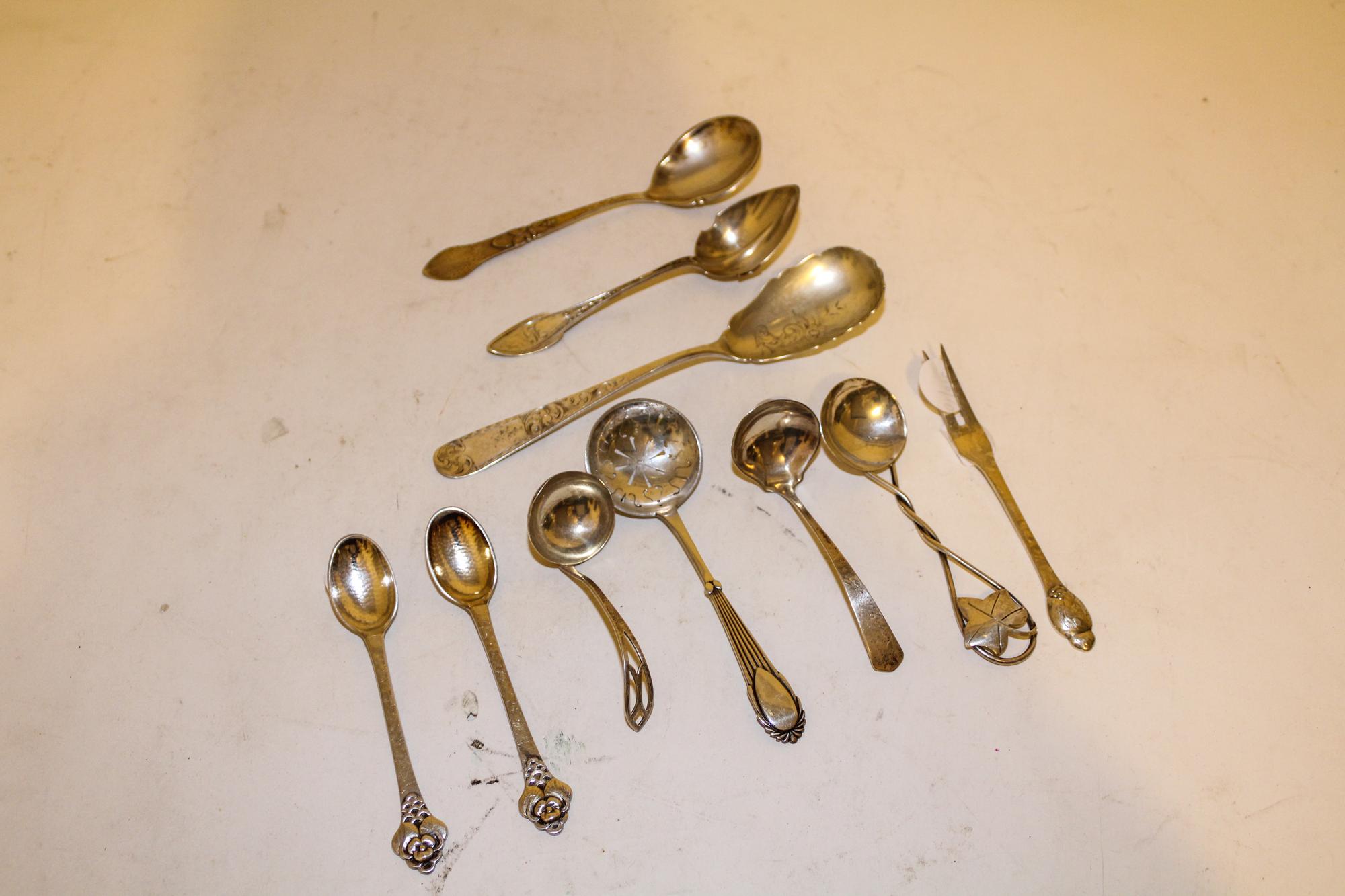 An Assortment of American Silver Flatware Length of longest 8 3/4 inches. — 20TH CENTURY