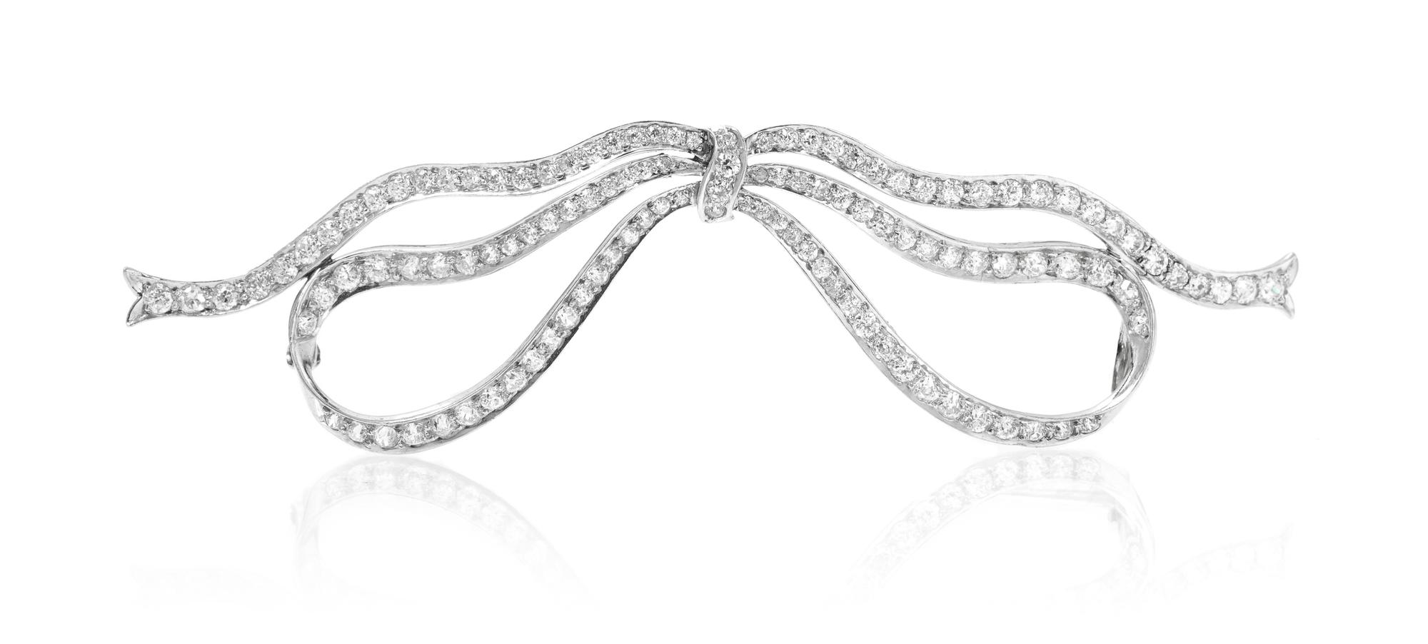 An Edwardian Platinum Topped Gold and Diamond Bow Brooch, 9.10 dwts.