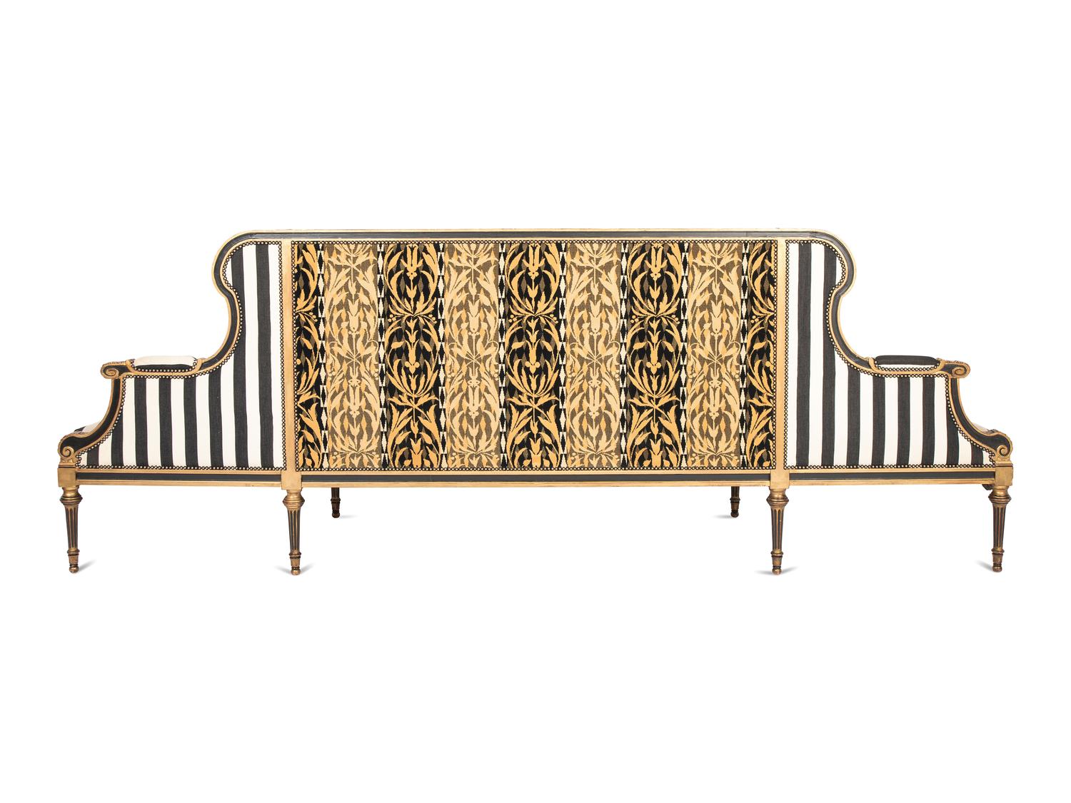 A Louis XVI Style Canapé à Confidante