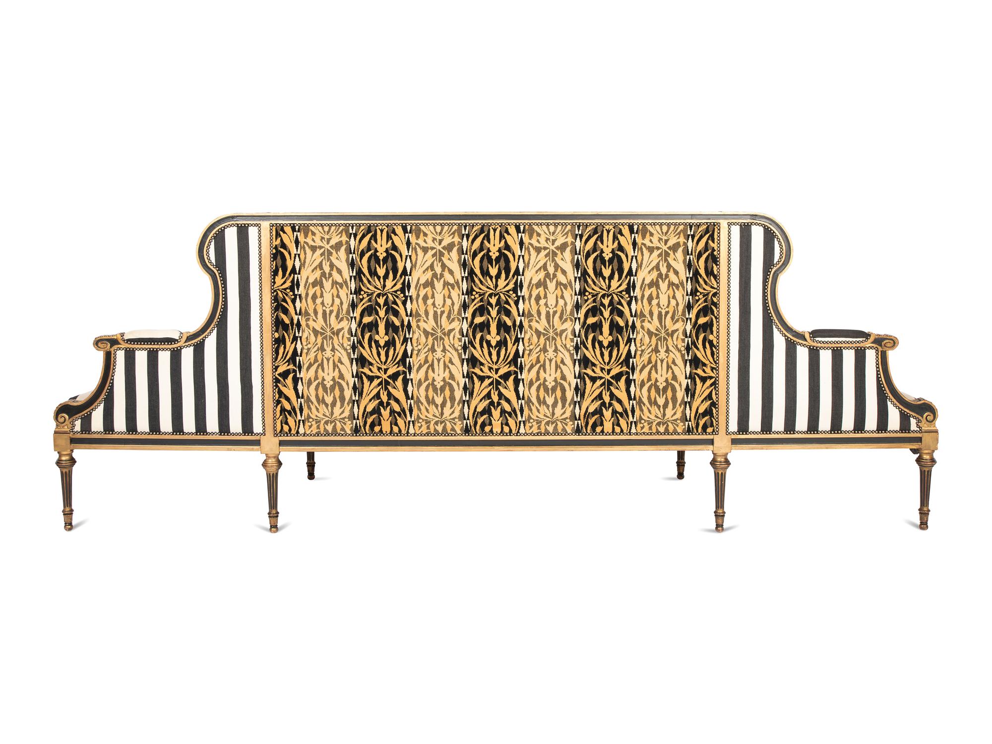A Louis XVI Style Canapé à Confidante