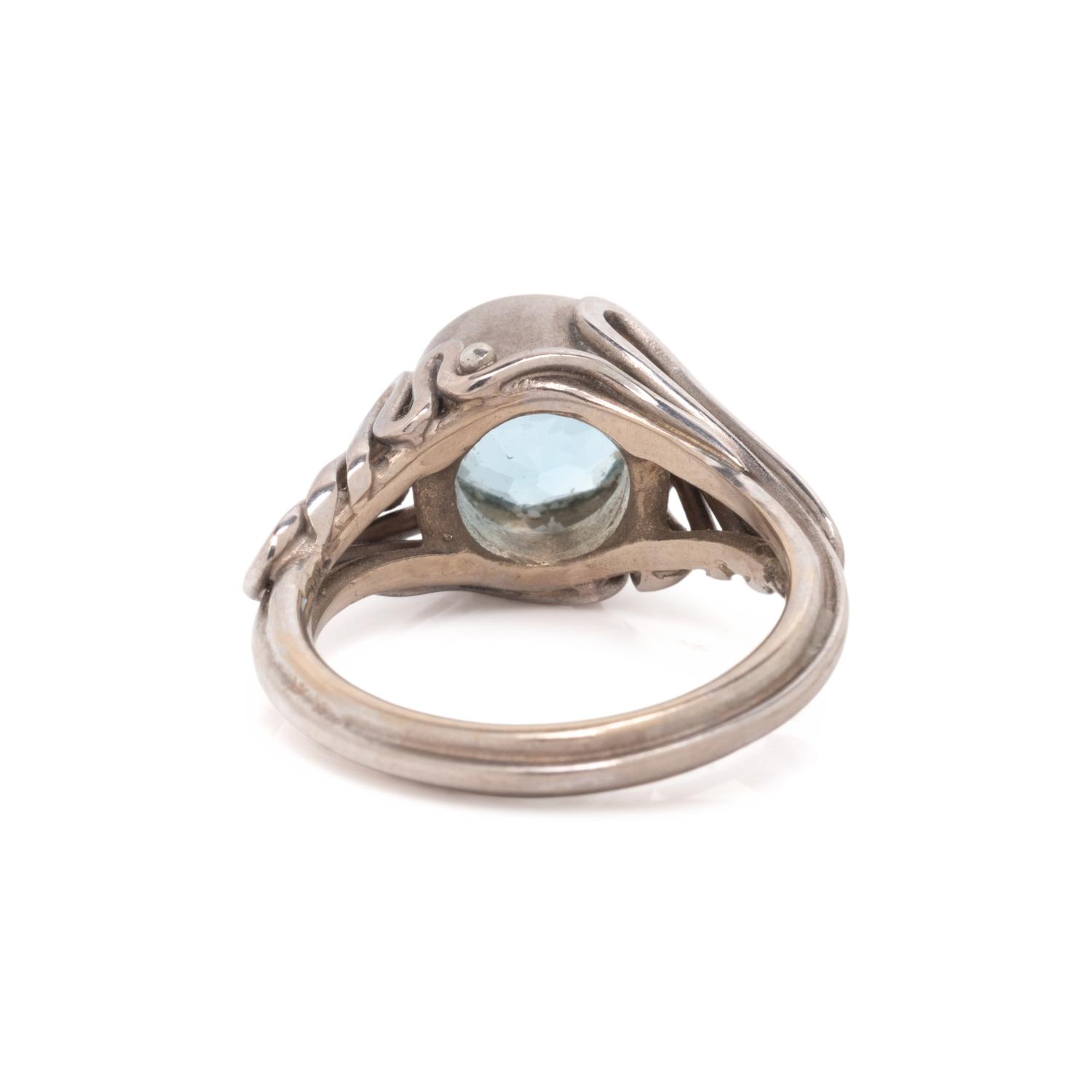 WHITE GOLD AND AQUAMARINE RING