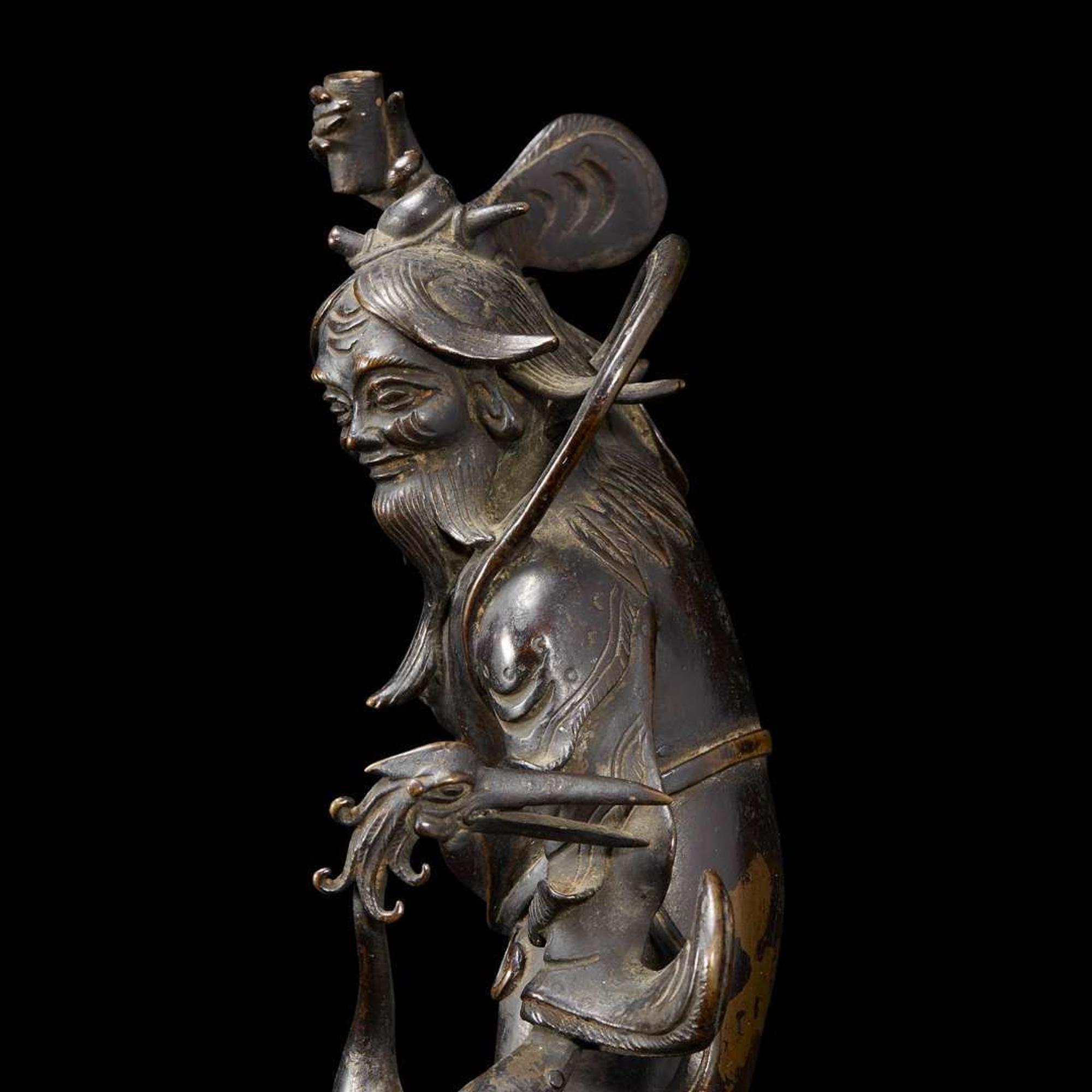 A patinated bronze figure of a Daoist immortal with crane 道教仙人与鹤铜塑 17th century ????