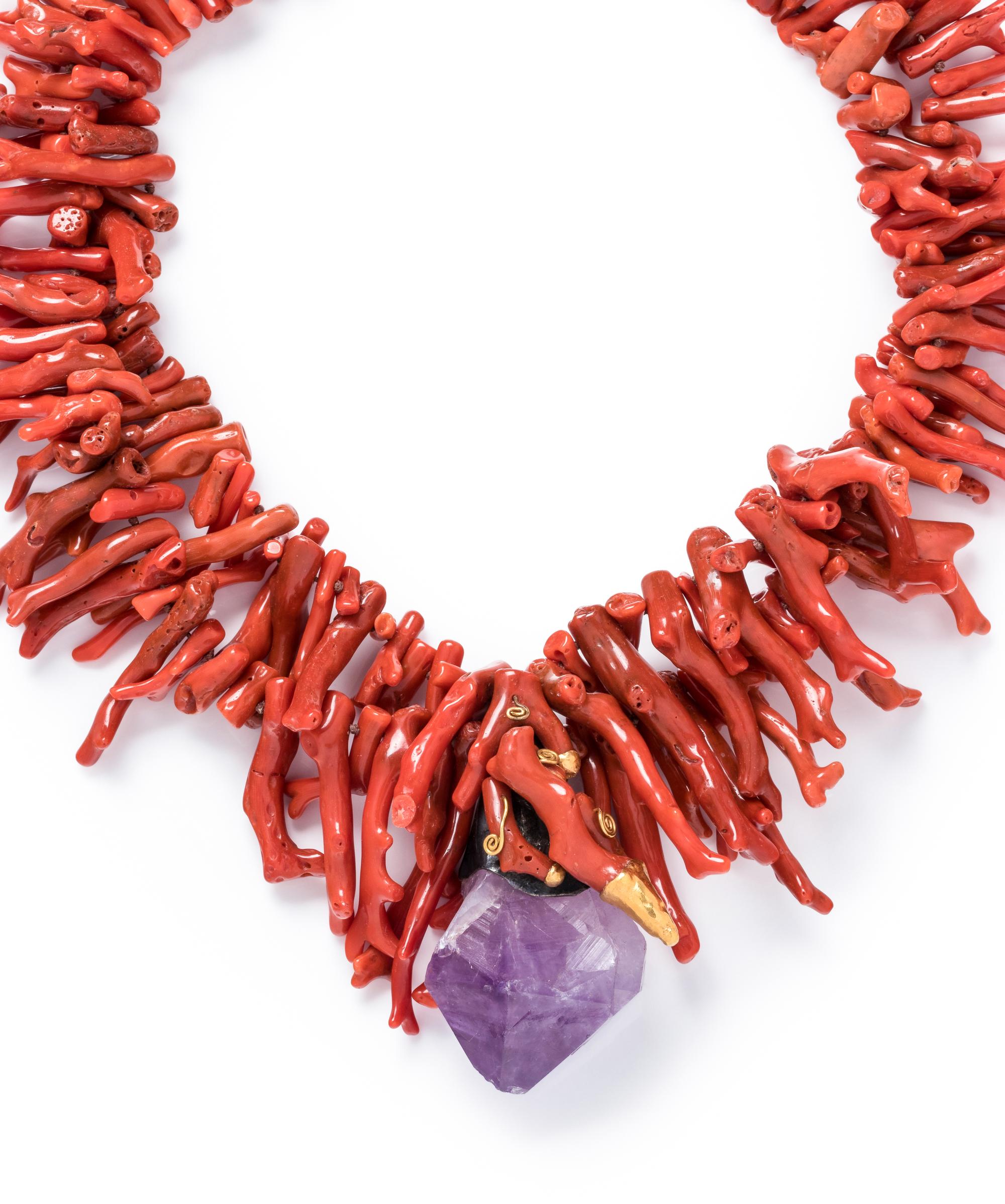 EILEEN COYNE, CORAL AND AMETHYST BEAD NECKLACE