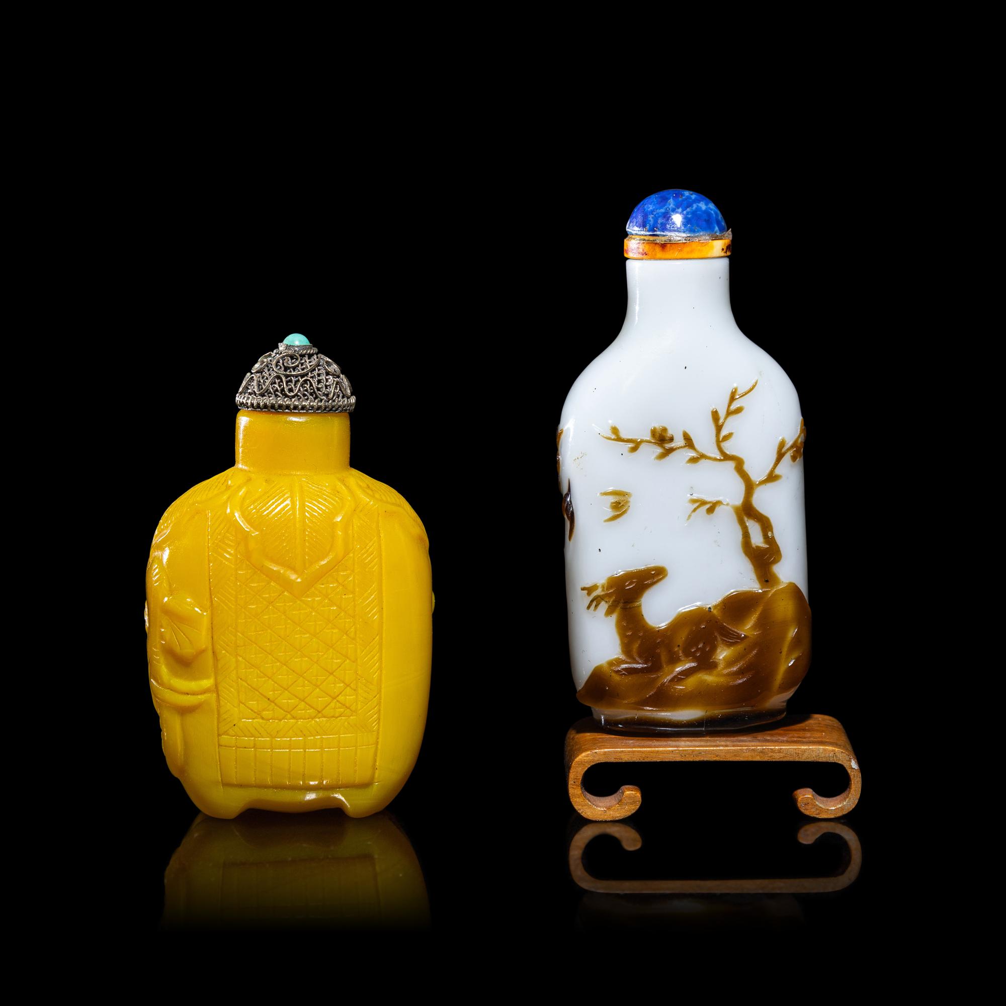 Two Chinese Glass Snuff Bottles, 19th-Early 20th Century 清晚期 “鶴鹿同春“套料鼻煙壺及"太平有象"黃料鼻煙壺