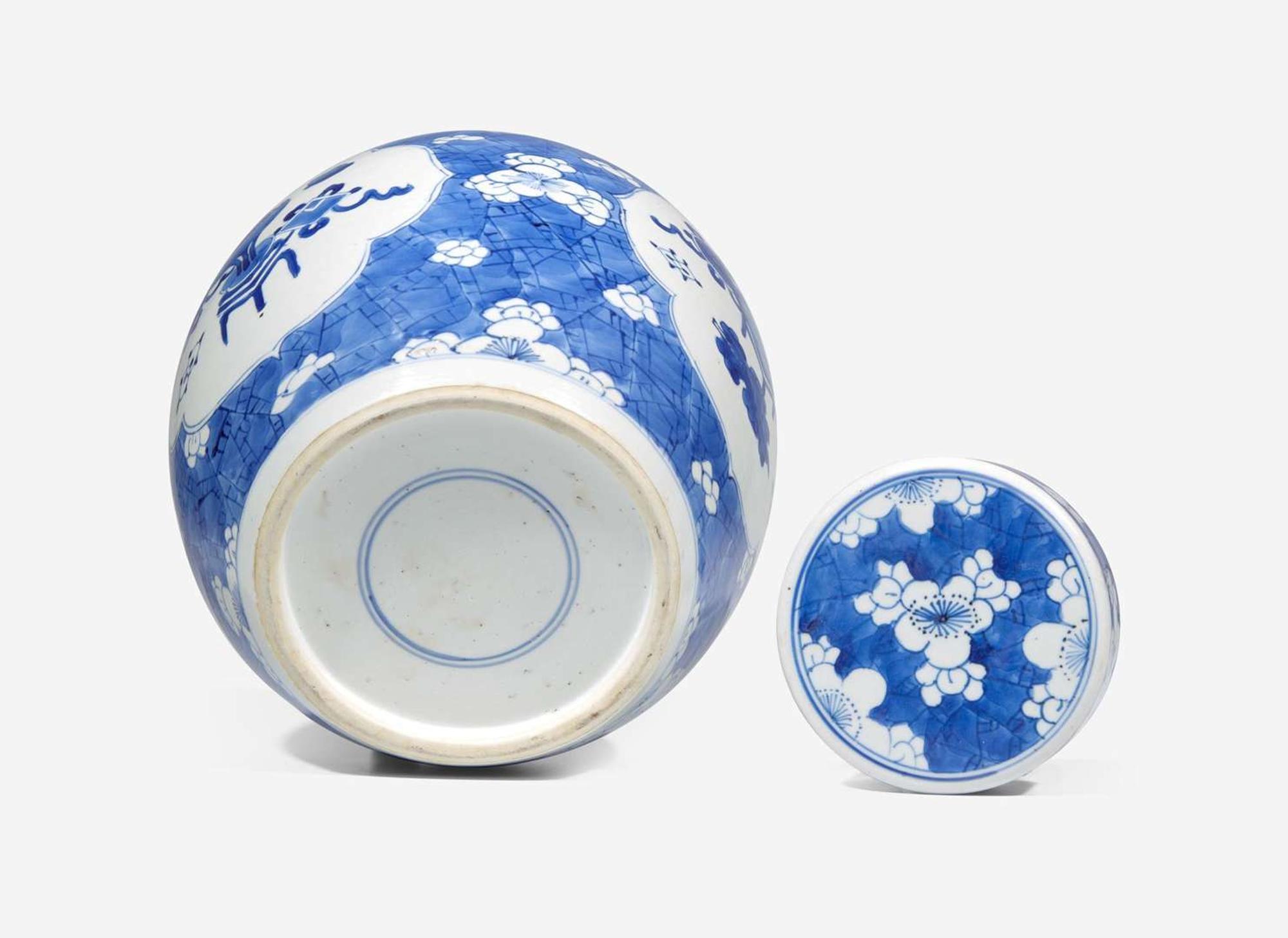 A Chinese blue and white "Hundred Antiques" jar and cover, Qing dynasty 青花博古紋蓋罐 清