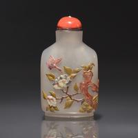 A Tsuda Family-Embellished Chinese Chalcedony Snuff Bottle — 1860-1930年 瑪瑙嵌寶鼻煙壺; 壺嵌飾: 20世紀初 日本京都津田家族作