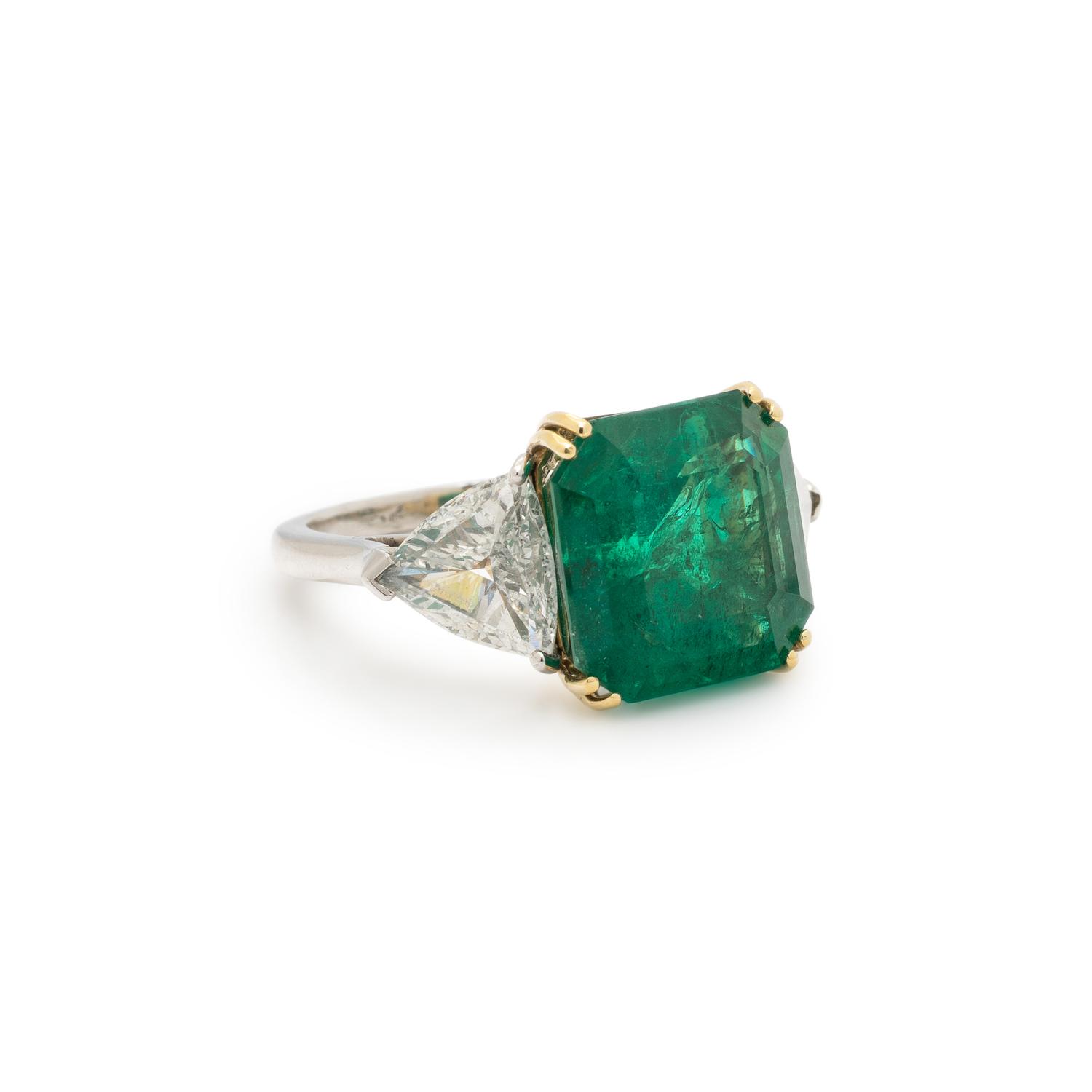 EMERALD AND DIAMOND RING