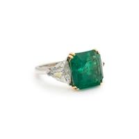 EMERALD AND DIAMOND RING