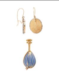 YELLOW GOLD AND ENAMEL EARRINGS AND BROOCH