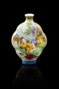 A Famille Rose Porcelain Snuff Bottle