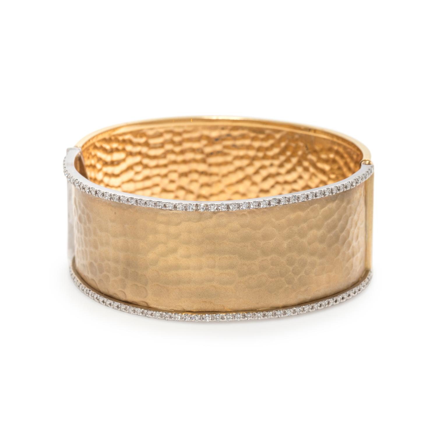 YELLOW GOLD AND DIAMOND BANGLE BRACELET