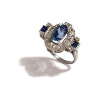 SAPPHIRE AND DIAMOND RING