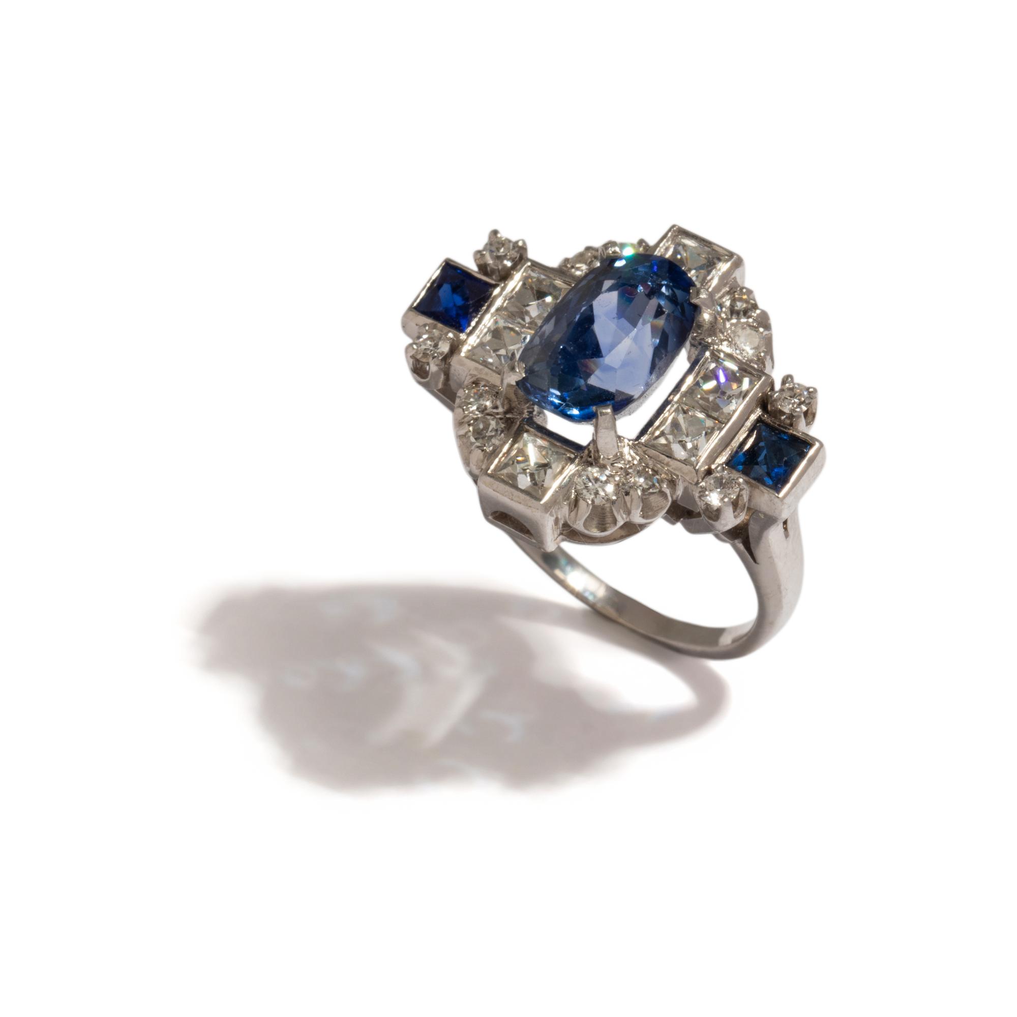 SAPPHIRE AND DIAMOND RING
