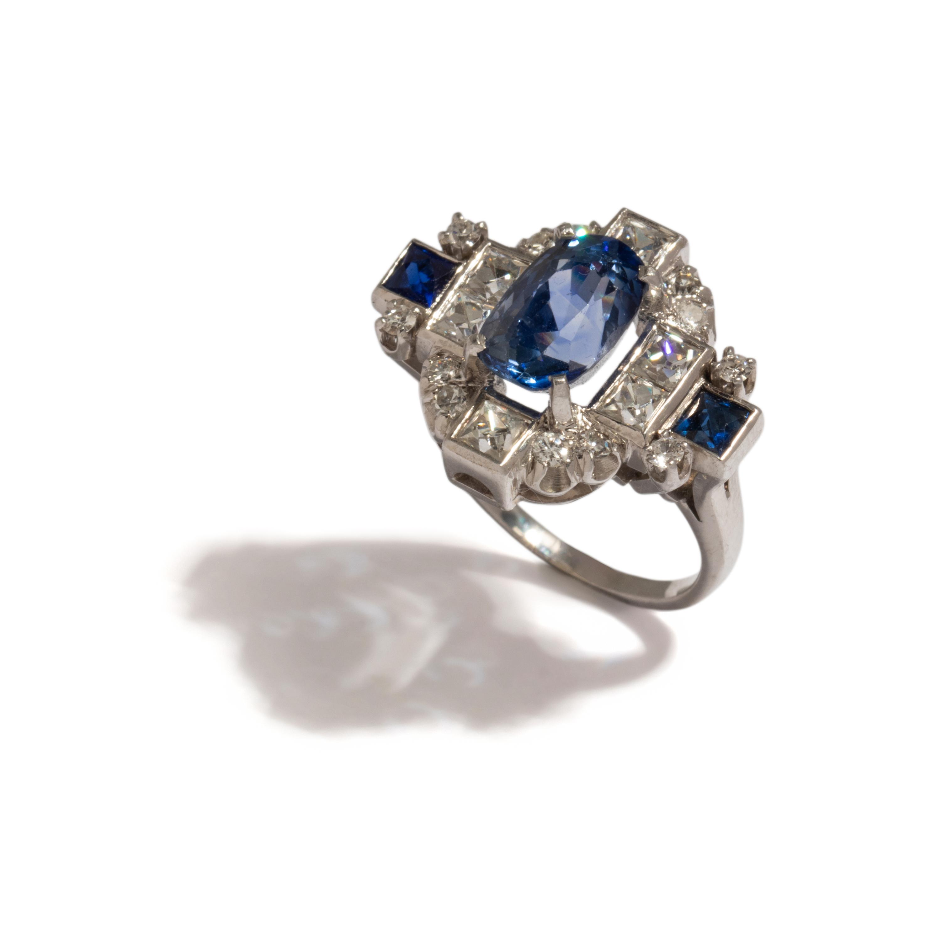 SAPPHIRE AND DIAMOND RING