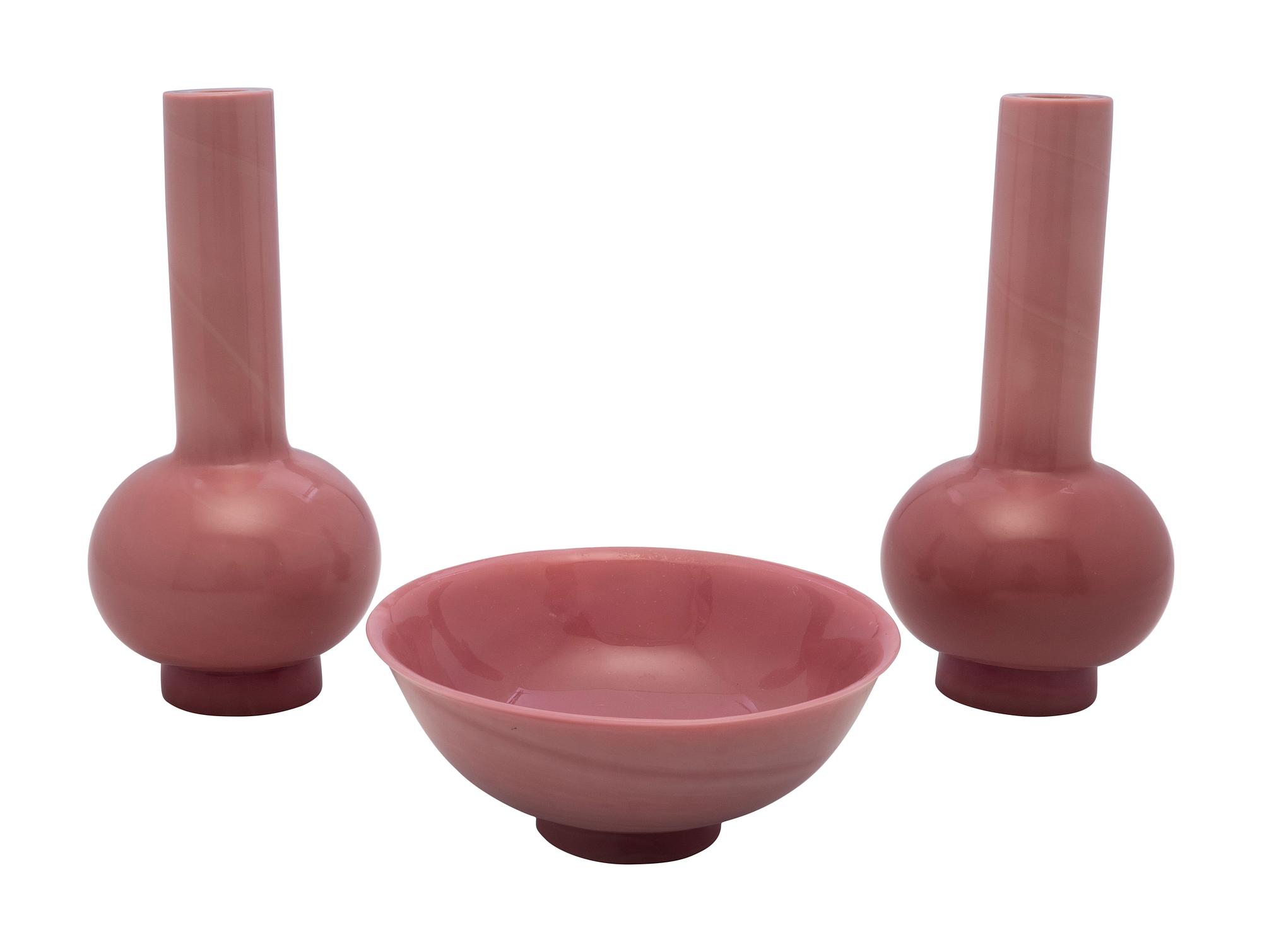 A Chinese Peking Glass Three-Piece Bottle Vase and Bowl Set