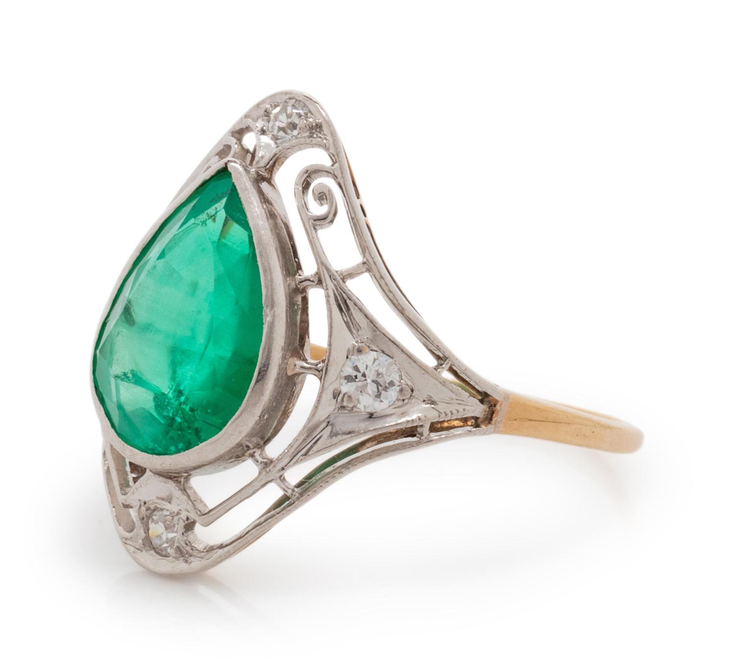 EMERALD AND DIAMOND RING