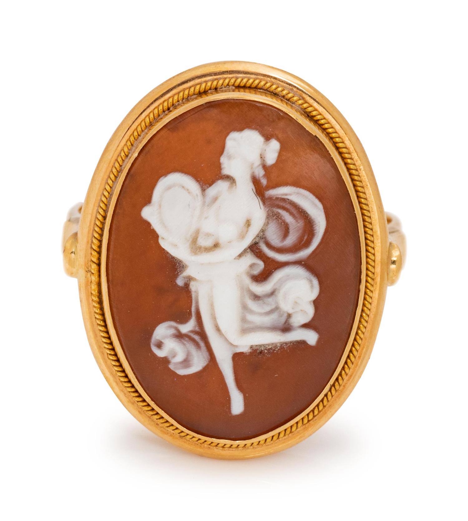A Yellow Gold and Shell Cameo Ring,